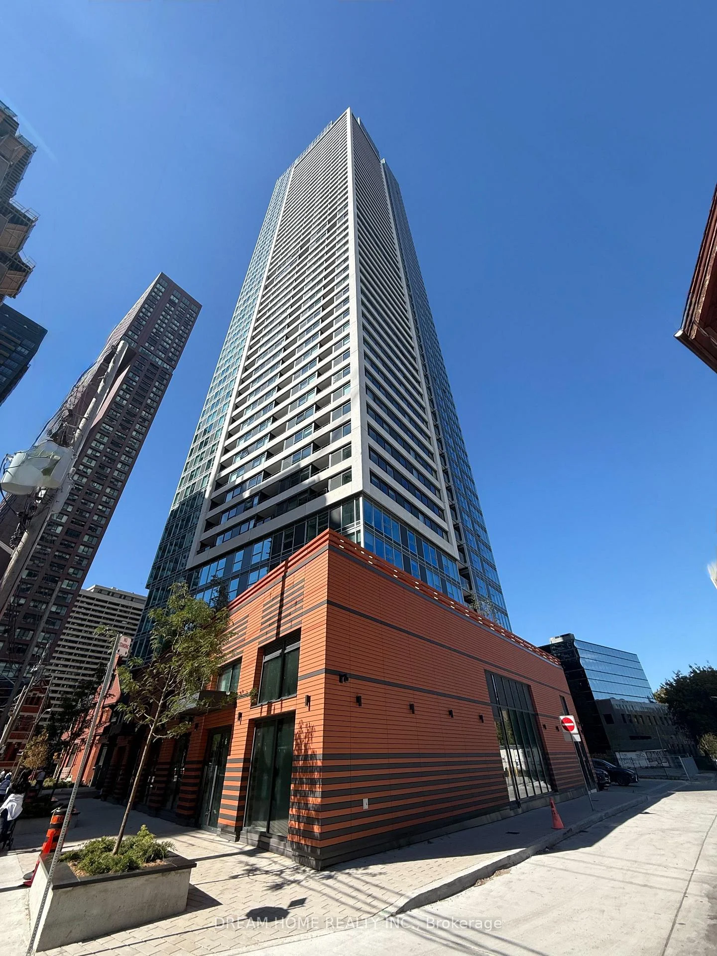 Photo 1 of Unit 2007, 609 Sherbourne Street, Toronto, North St. James Town — HOMEH