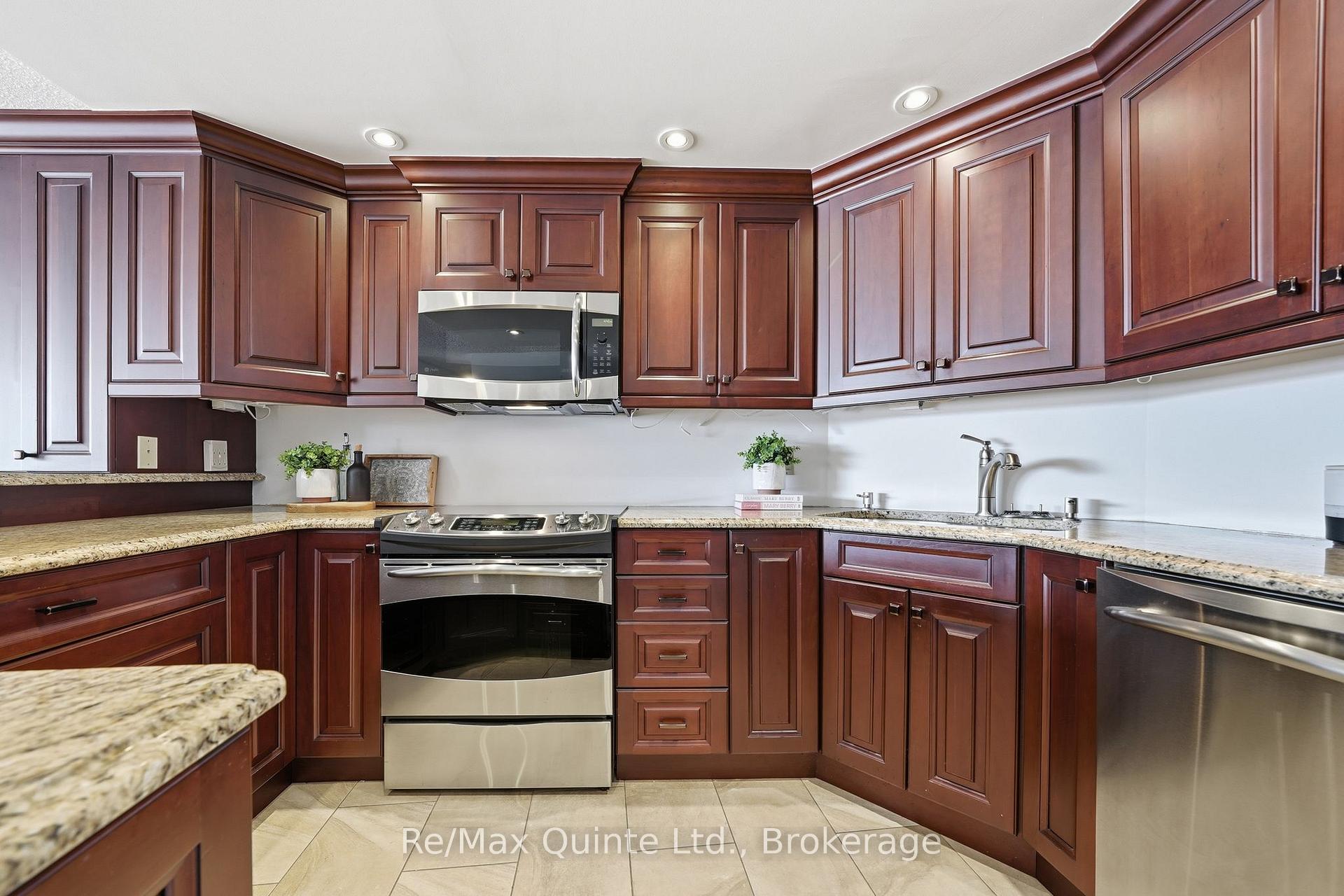 Photo 20 of Unit 307, 2 South Front Street, Belleville, Belleville Ward — HOMEH