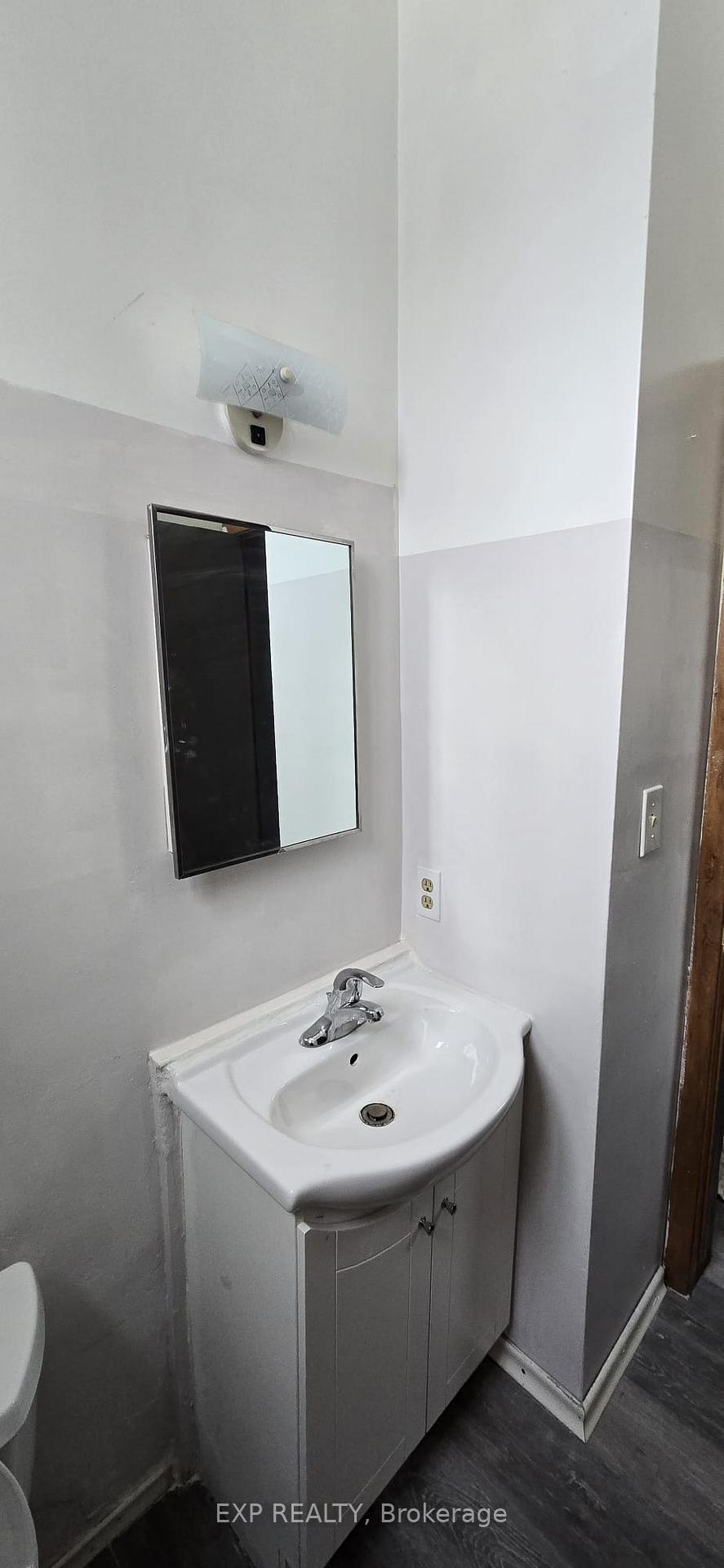 Photo 18 of 6753 Wilinger Street, Niagara Falls, Stamford — HOMEH