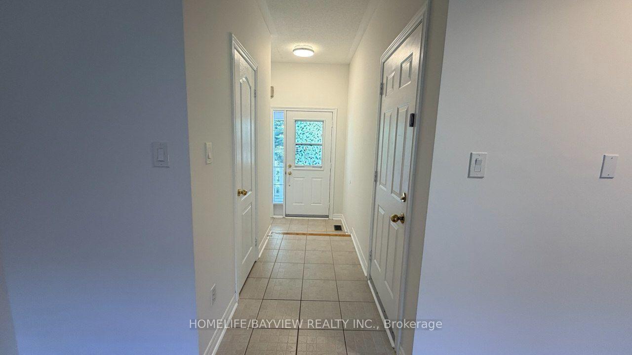 Photo 4 of 20 Gwilliam Lane, Aurora, Bayview Northeast — HOMEH