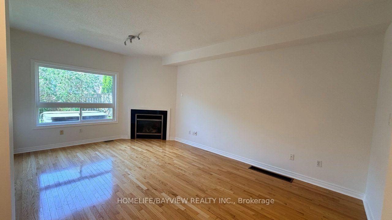 Photo 7 of 20 Gwilliam Lane, Aurora, Bayview Northeast — HOMEH