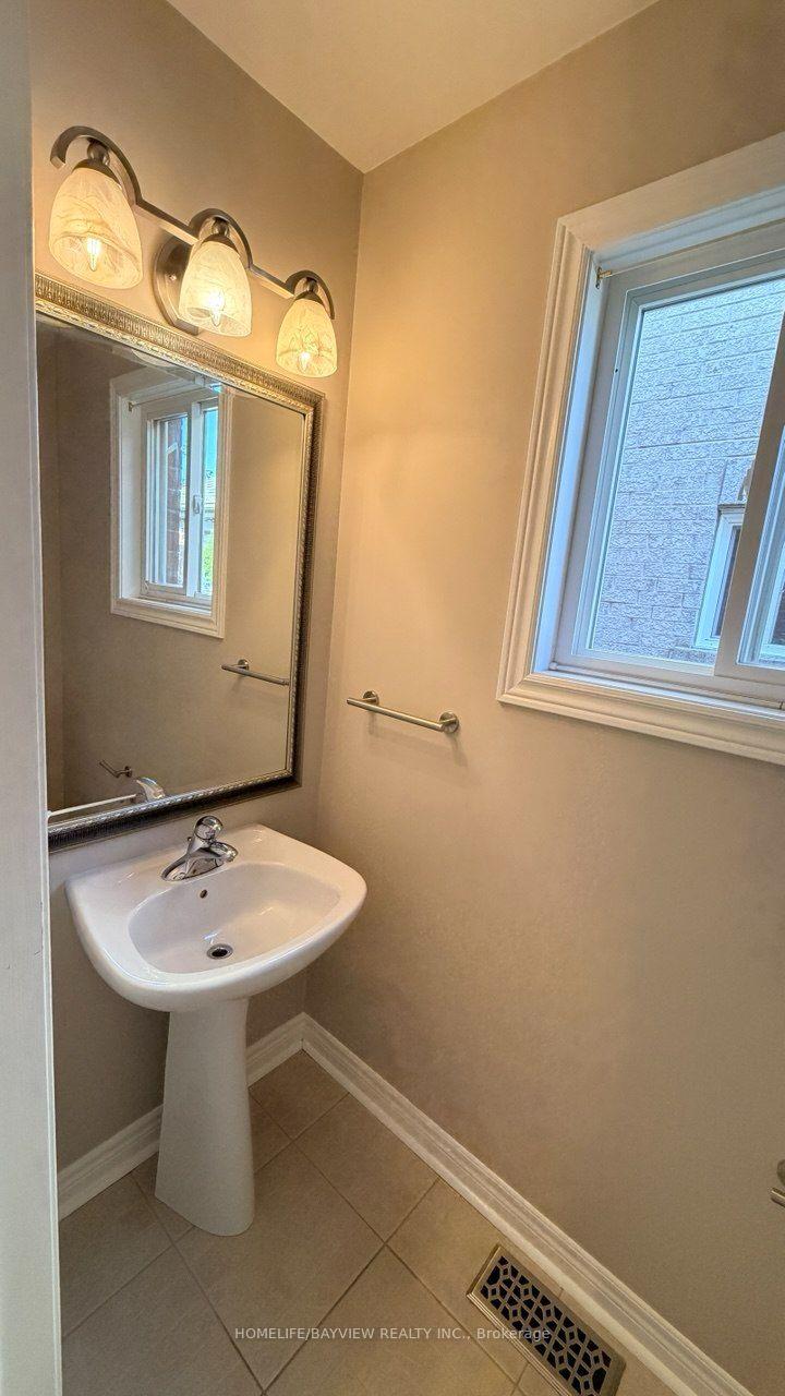 Photo 9 of 20 Gwilliam Lane, Aurora, Bayview Northeast — HOMEH