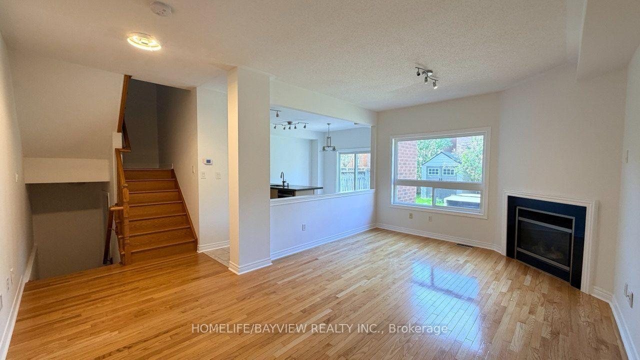 Photo 10 of 20 Gwilliam Lane, Aurora, Bayview Northeast — HOMEH