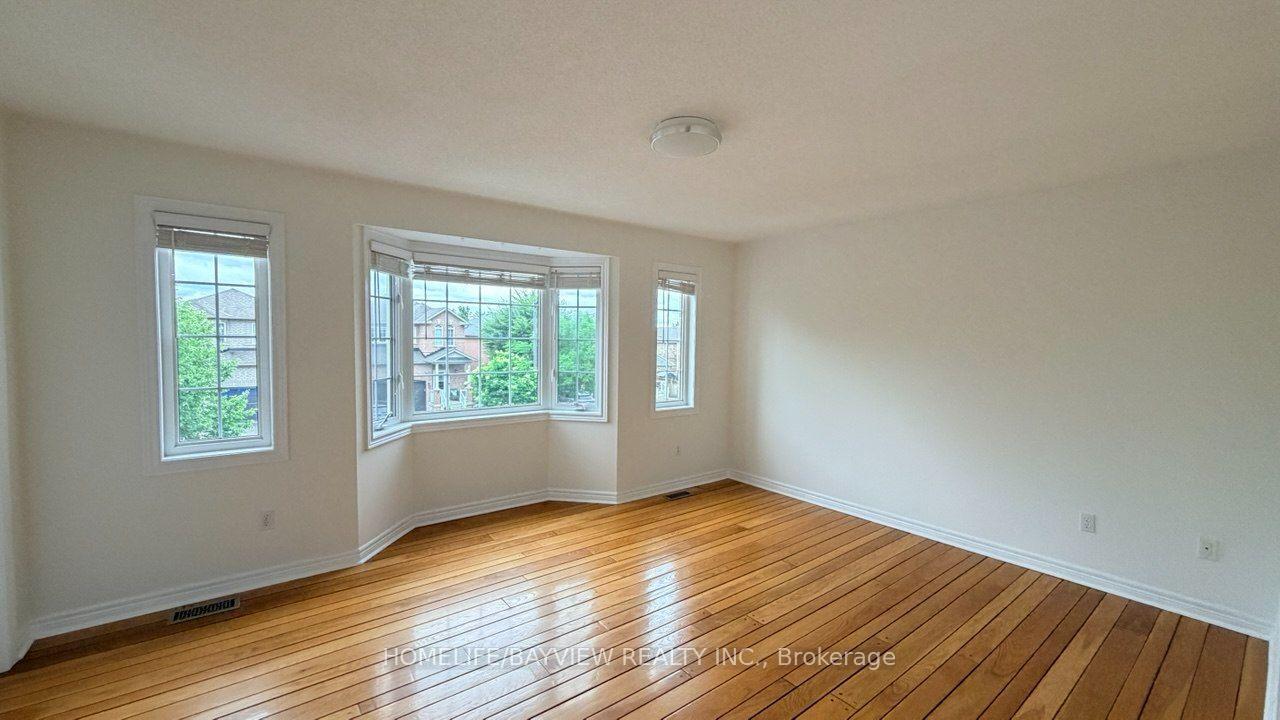 Photo 11 of 20 Gwilliam Lane, Aurora, Bayview Northeast — HOMEH