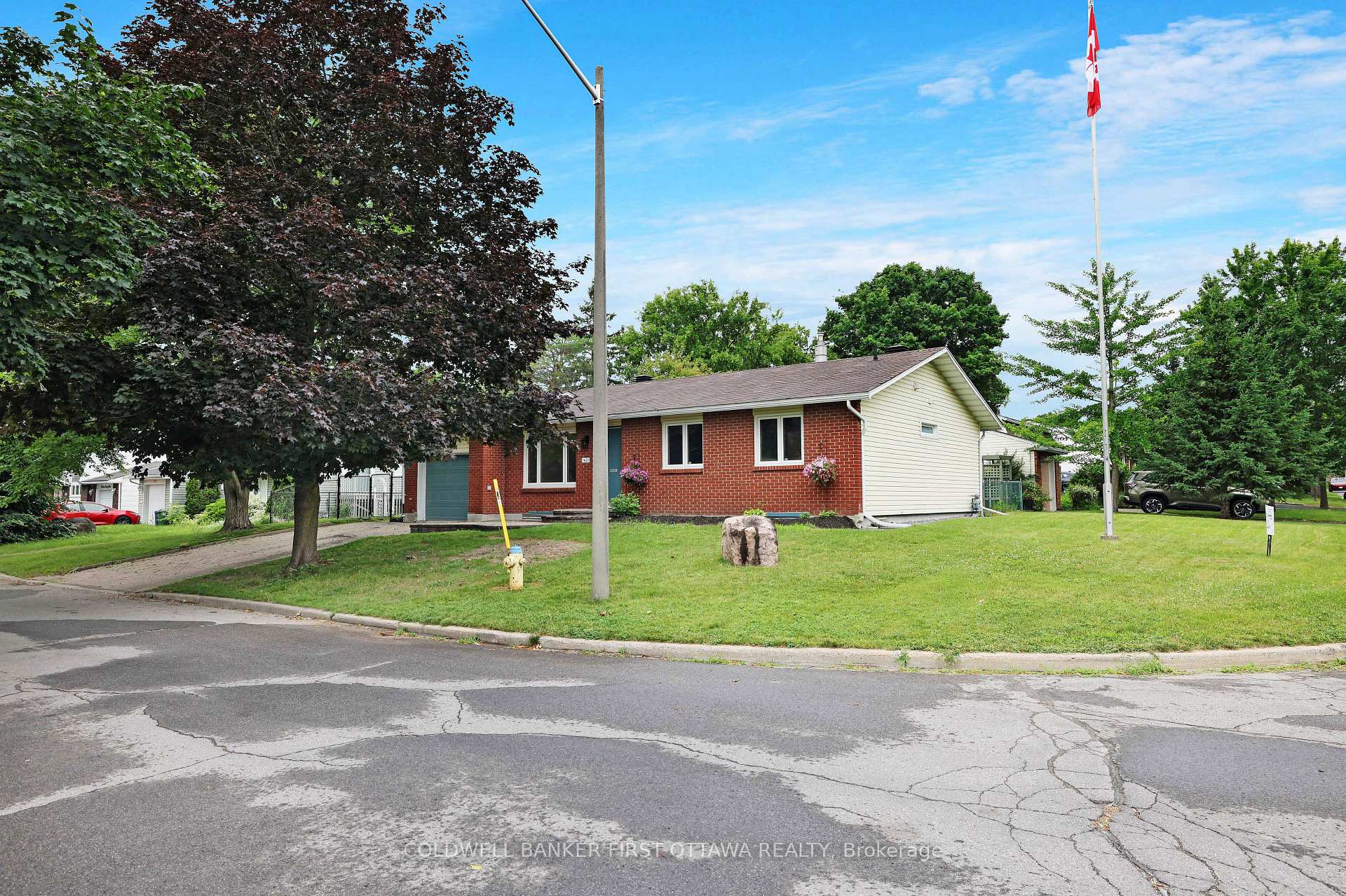 Photo 2 of 1401 Metz Crescent, Ottawa, Carson Meadows — HOMEH