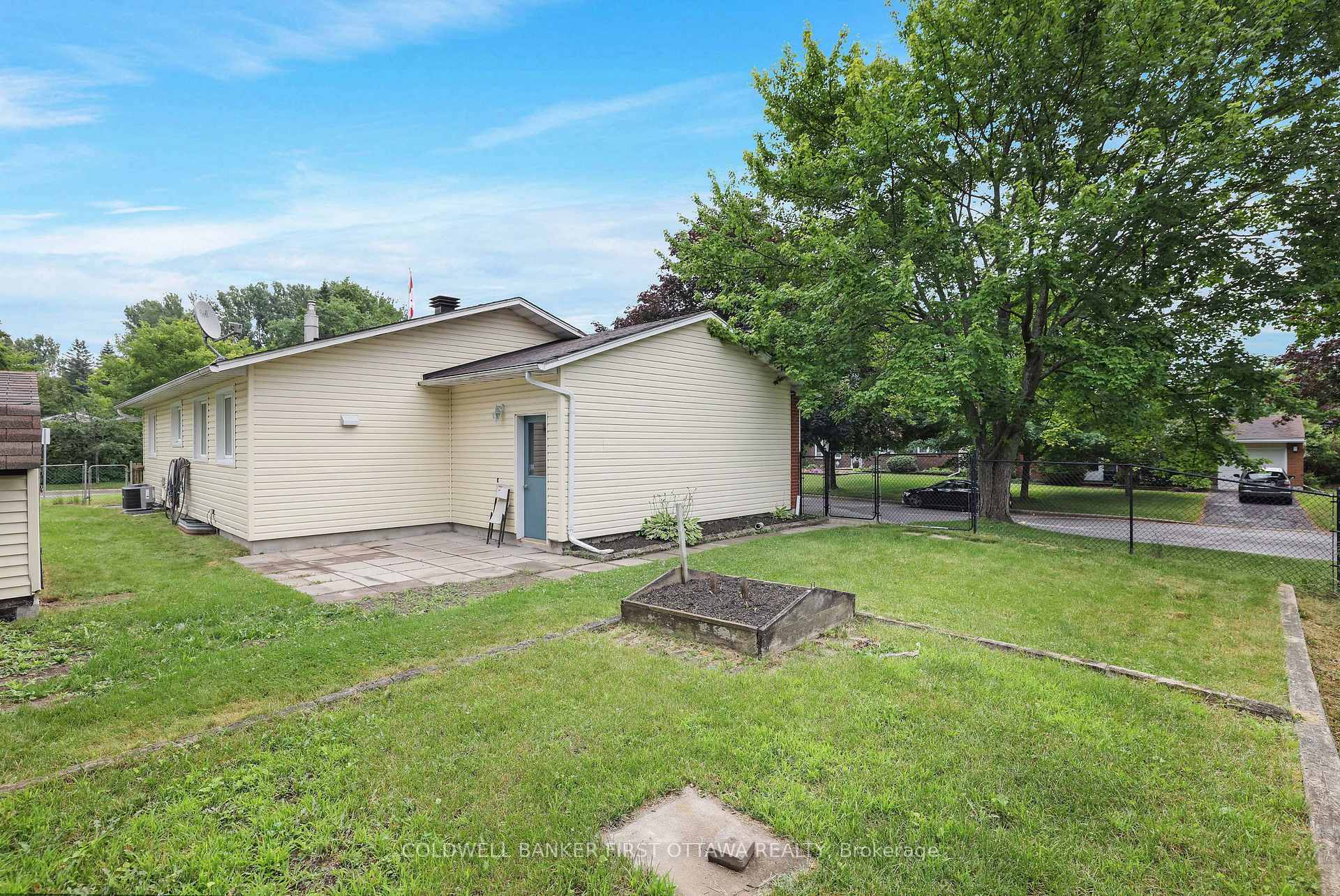 Photo 32 of 1401 Metz Crescent, Ottawa, Carson Meadows — HOMEH
