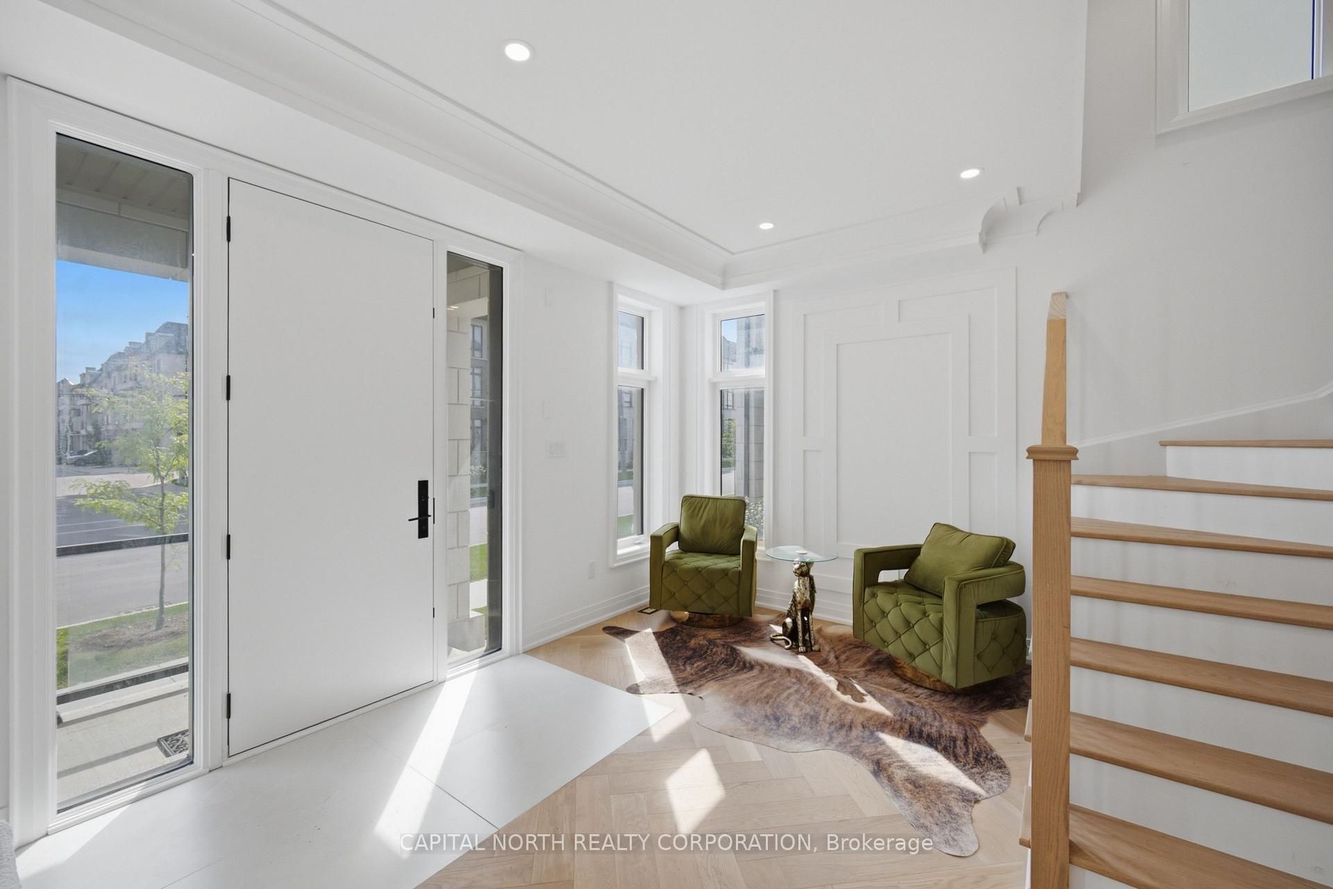 Photo 4 of 8A McCachen Street, Richmond Hill, Oak Ridges — HOMEH