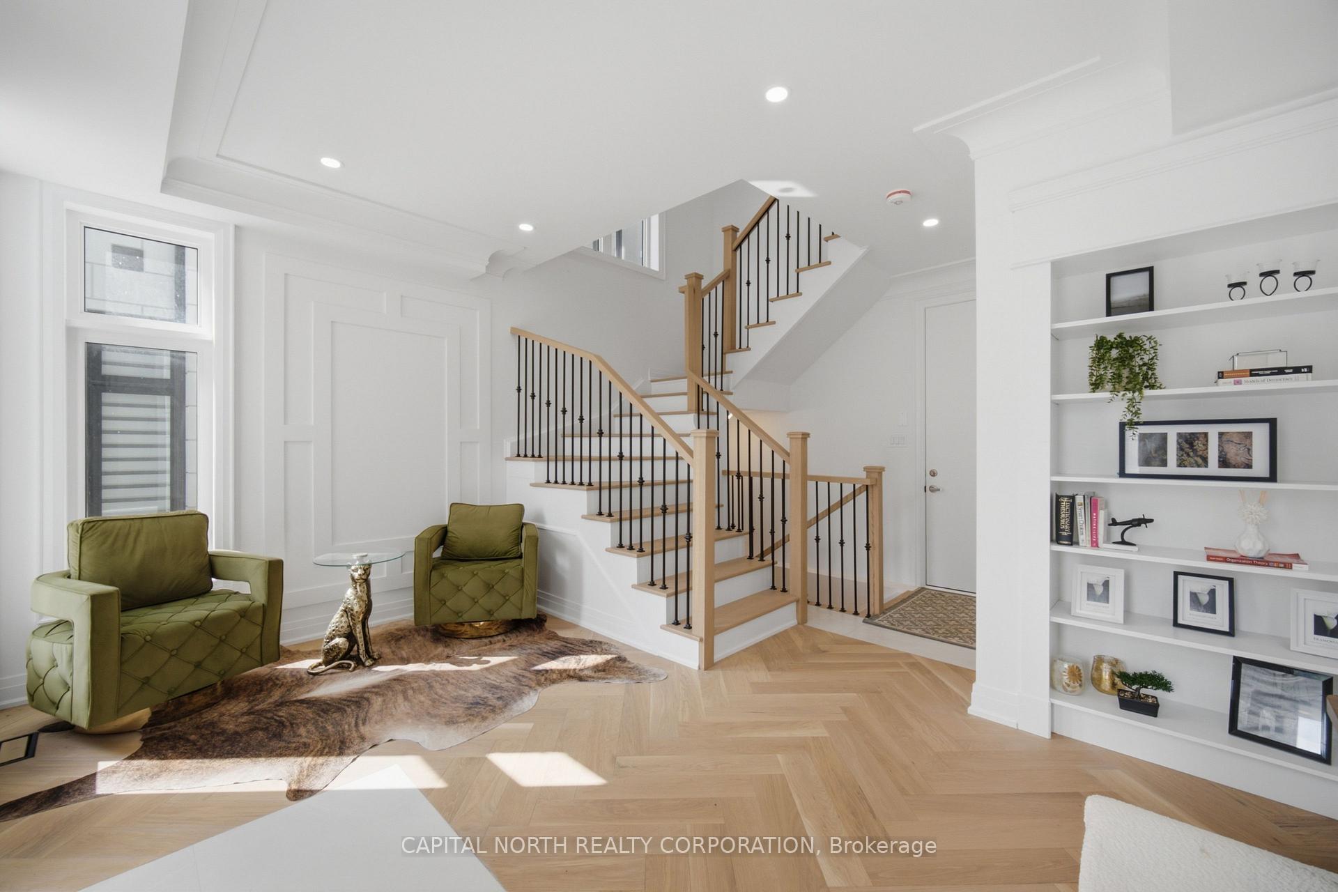 Photo 5 of 8A McCachen Street, Richmond Hill, Oak Ridges — HOMEH