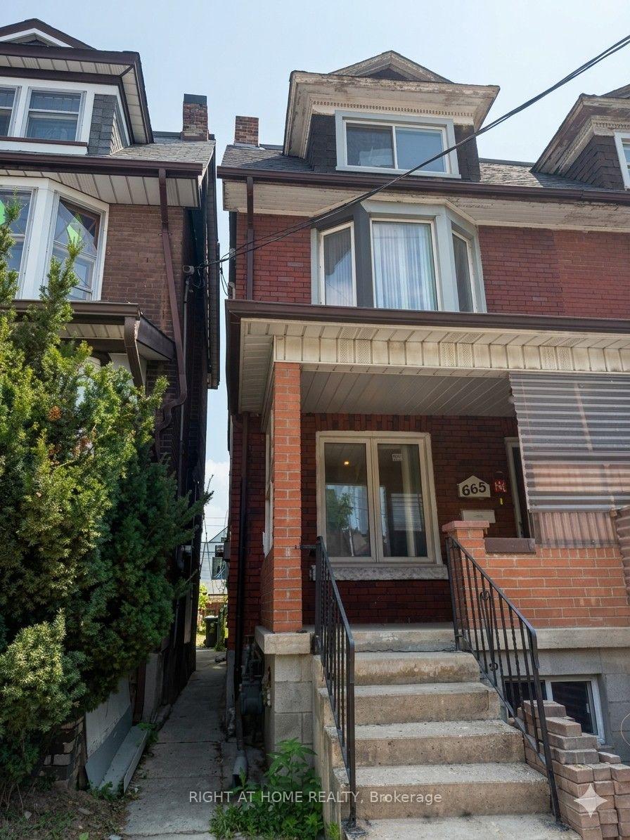 Photo of 665 Ossington Avenue