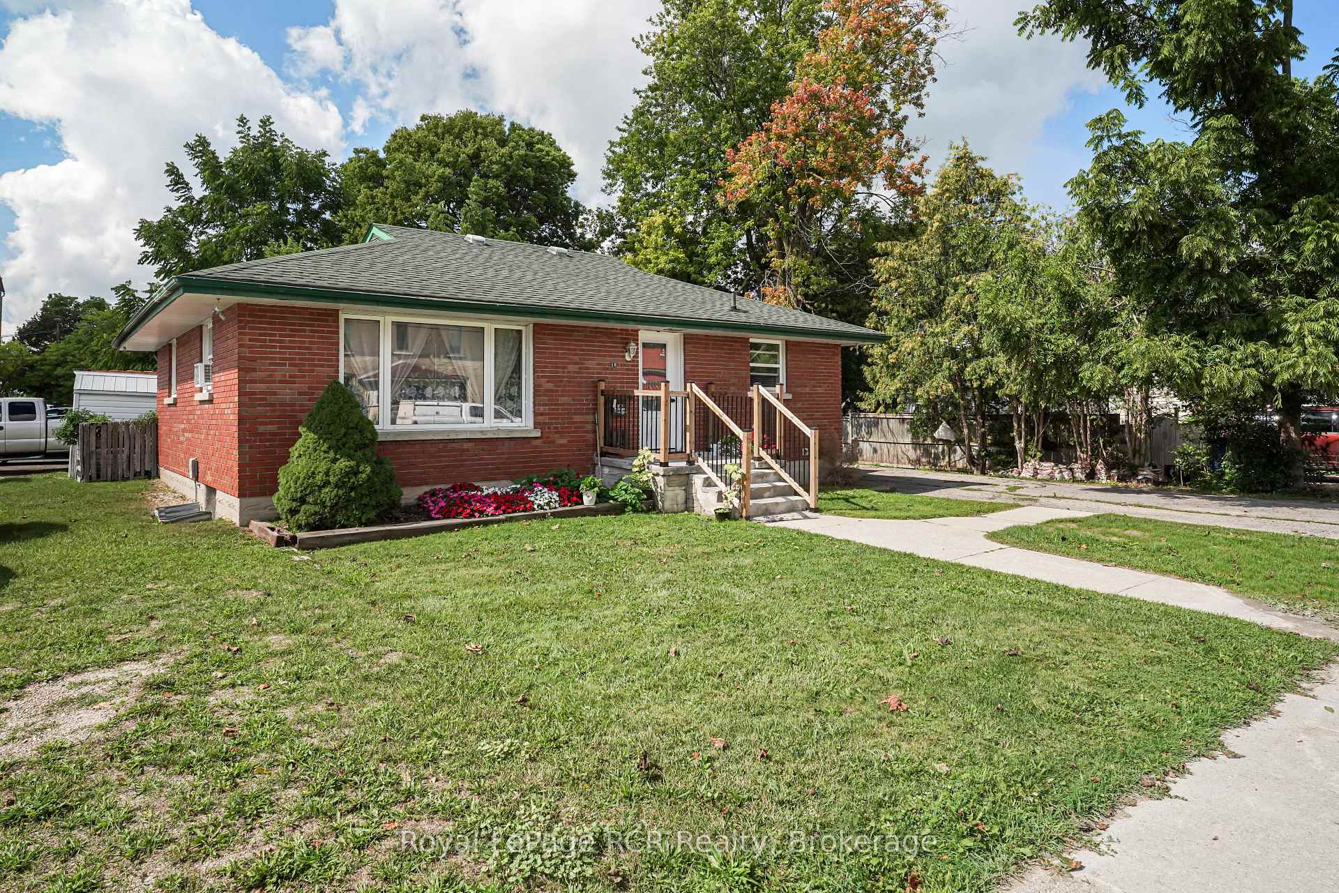 Photo 2 of 16 Patrick Street W, North Huron, Wingham — HOMEH