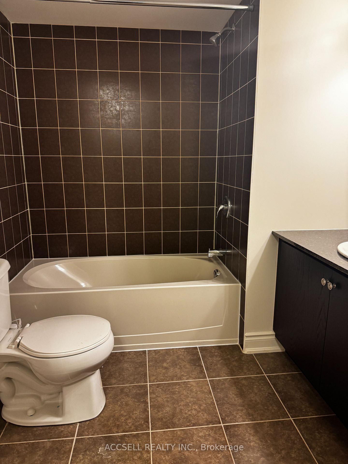 Photo 6 of Unit 406, 149 Church Street, King, Schomberg — HOMEH