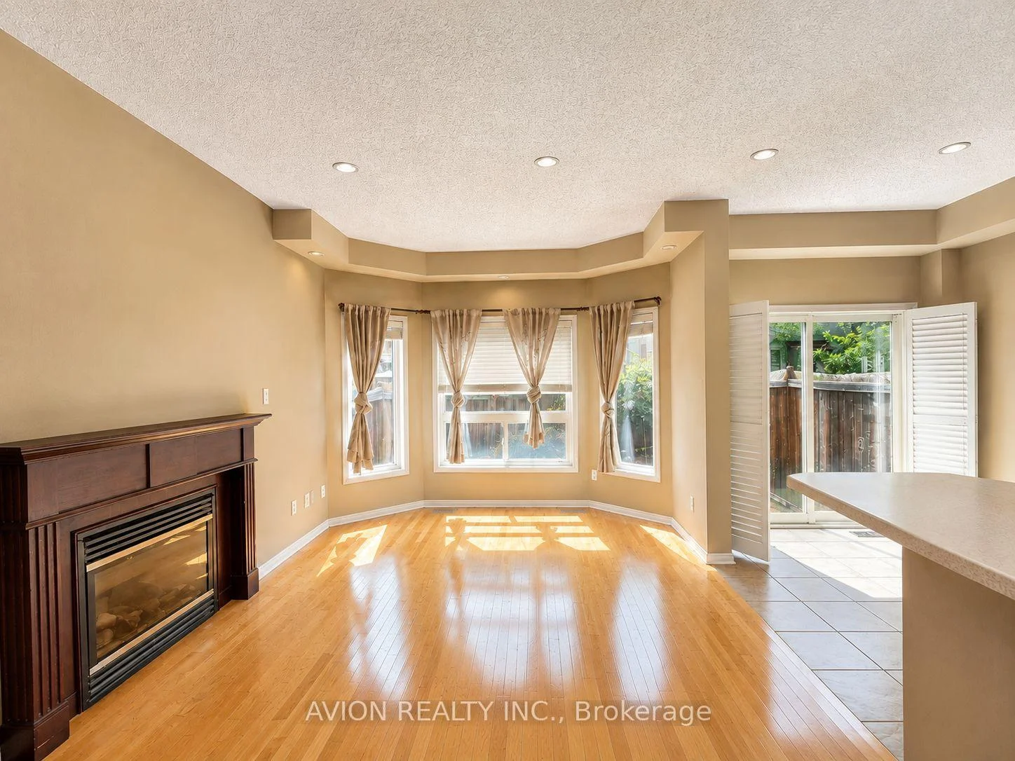 Photo 2 of 5 Ulson Drive, Richmond Hill, Oak Ridges — HOMEH