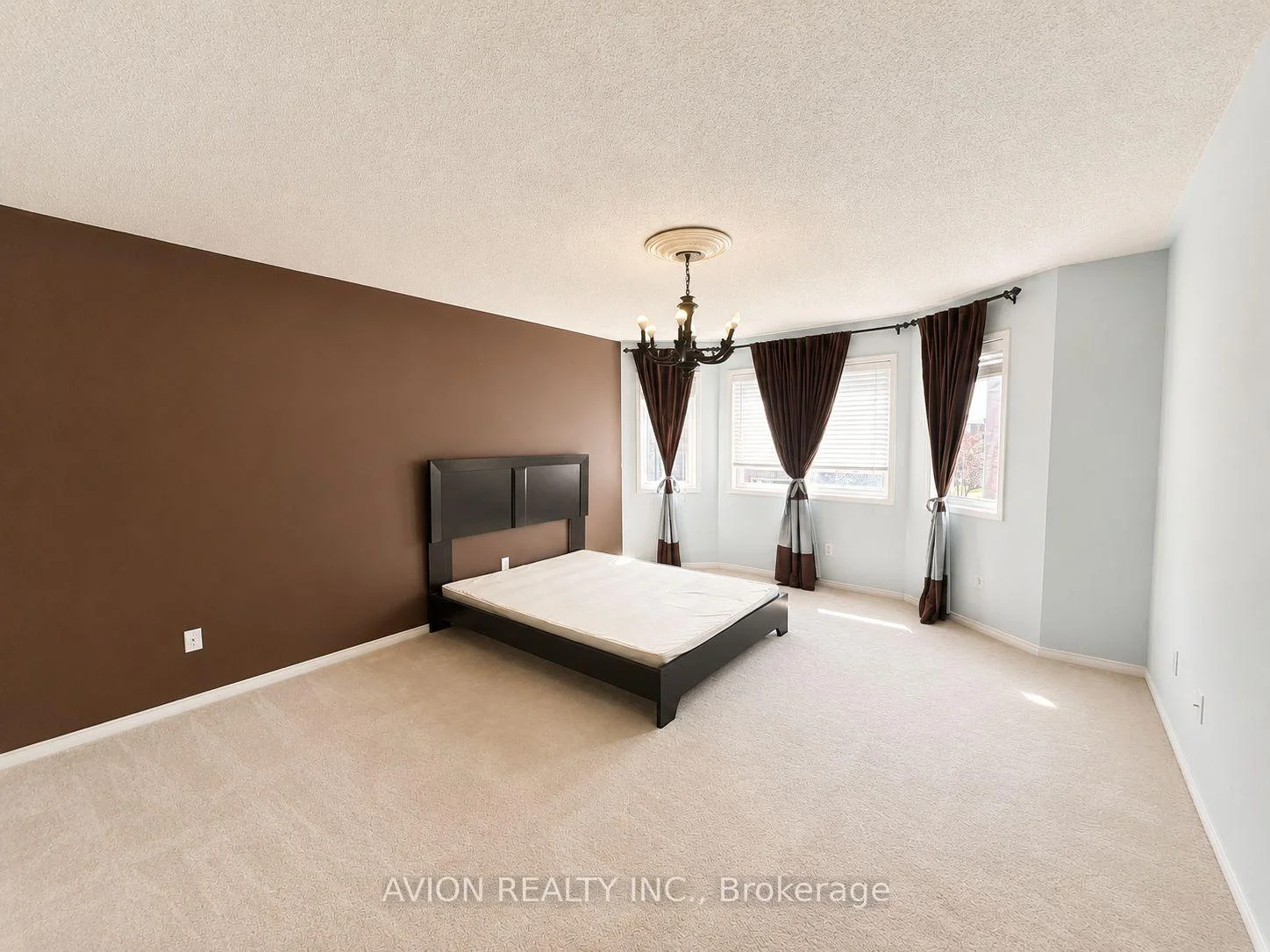 Photo 5 of 5 Ulson Drive, Richmond Hill, Oak Ridges — HOMEH