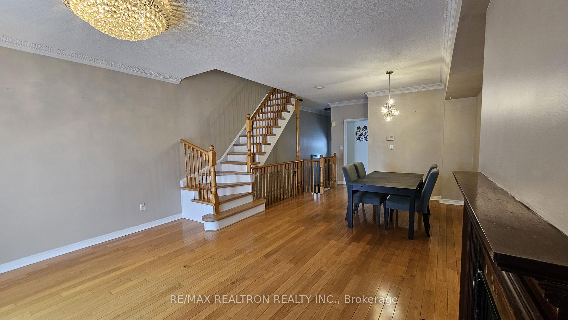 Photo 4 of 17 Carnation Road, Markham, Commerce Valley — HOMEH