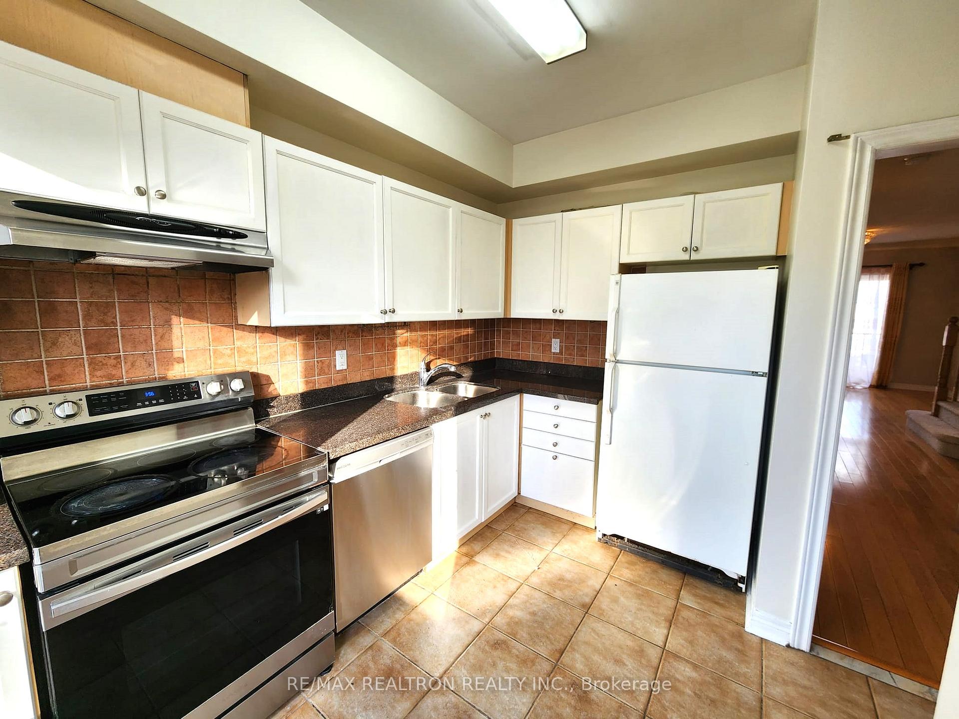 Photo 7 of 17 Carnation Road, Markham, Commerce Valley — HOMEH