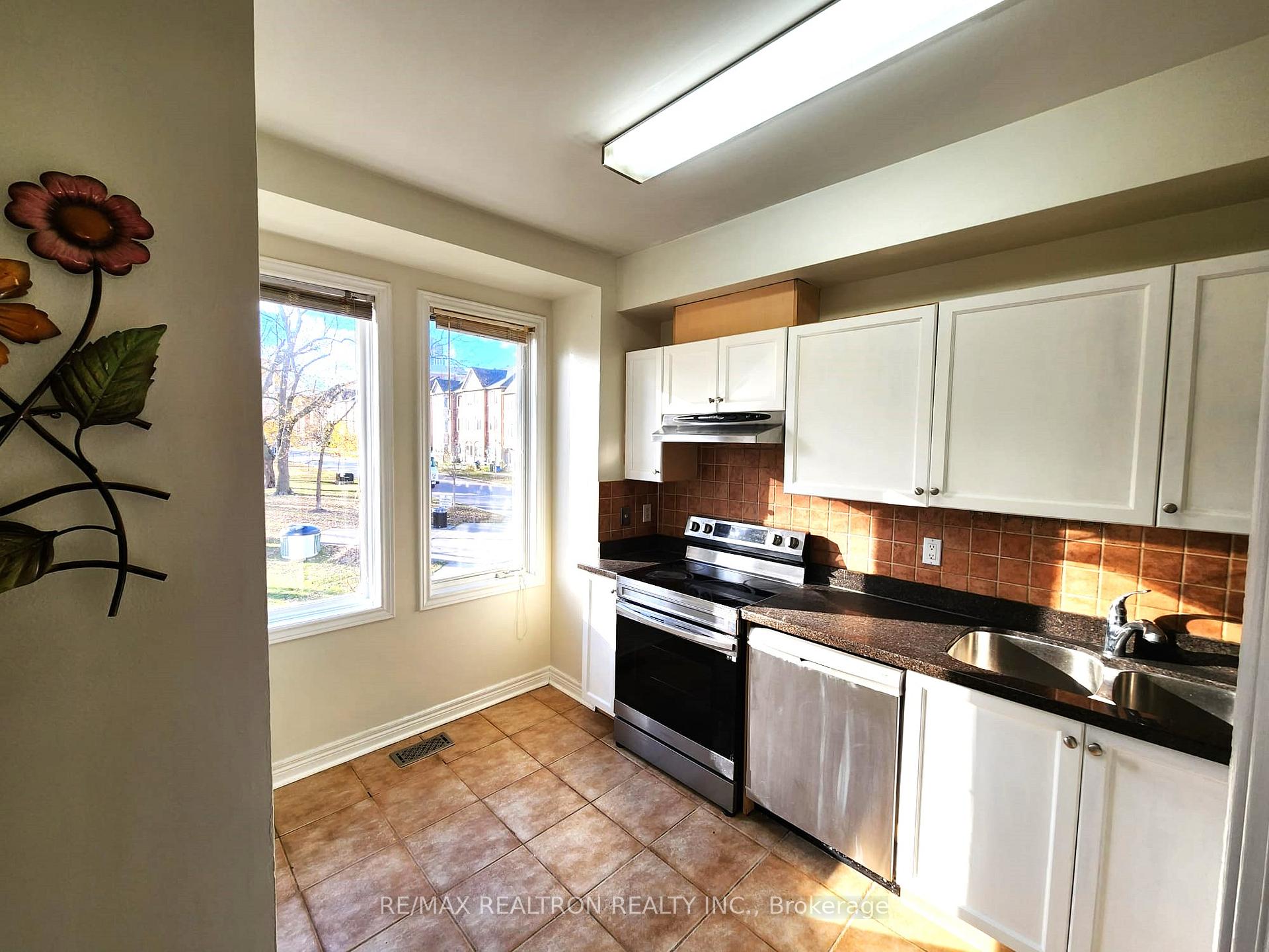 Photo 9 of 17 Carnation Road, Markham, Commerce Valley — HOMEH