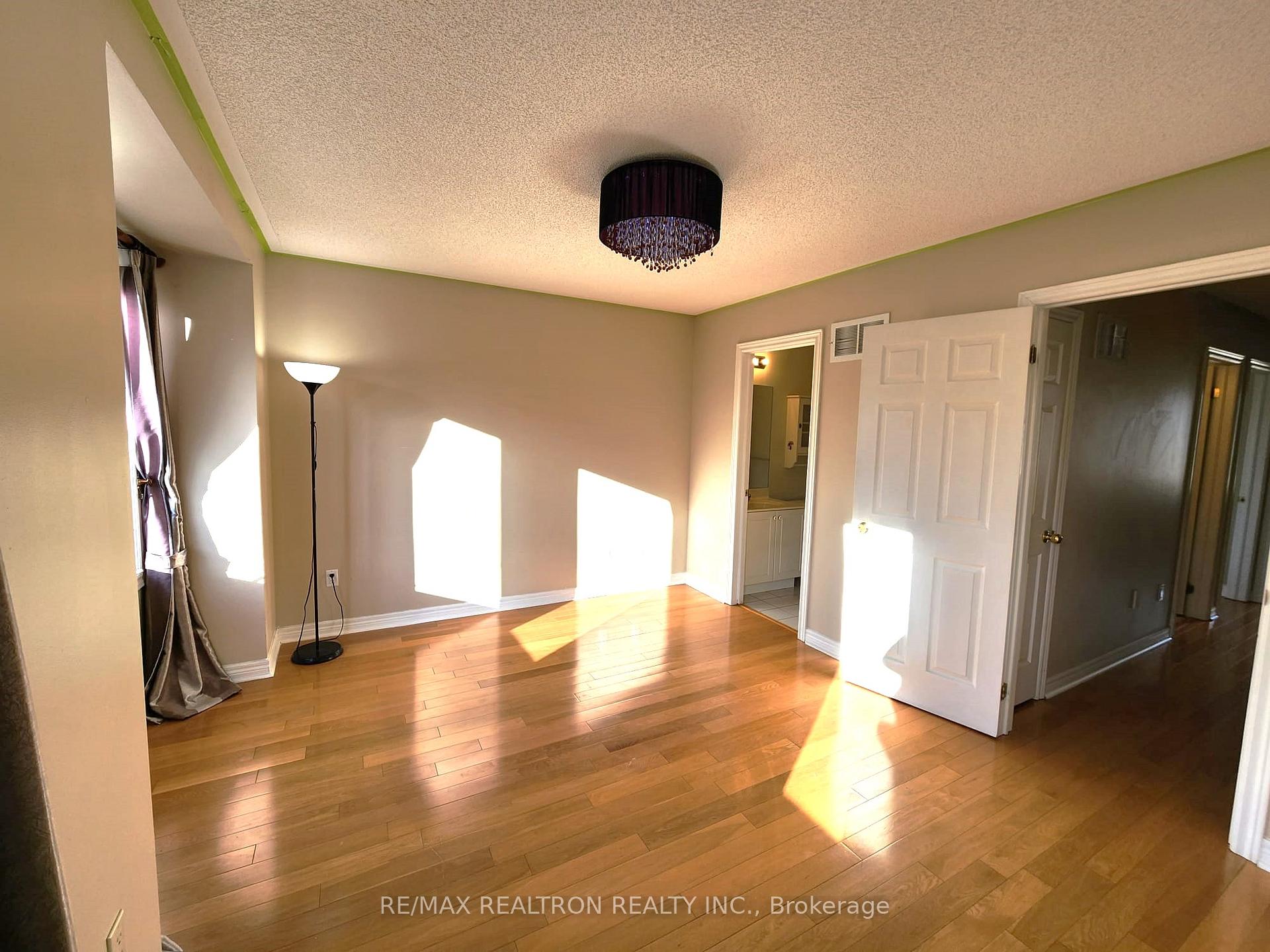 Photo 12 of 17 Carnation Road, Markham, Commerce Valley — HOMEH