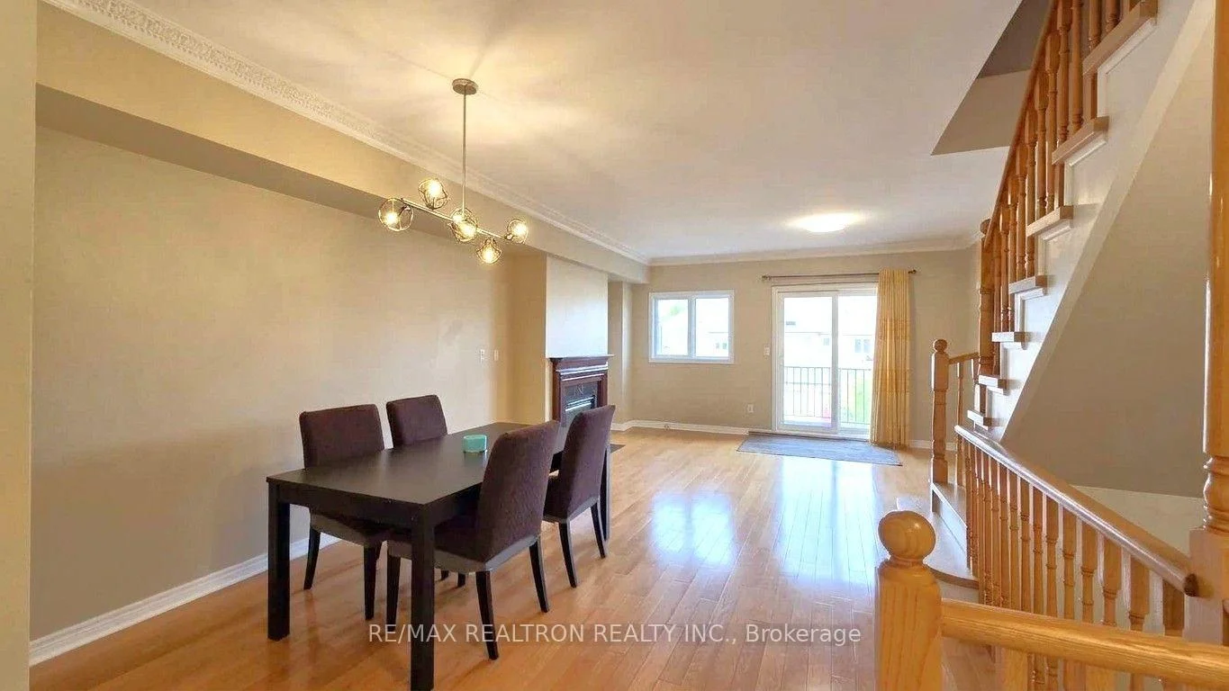 Photo 3 of 17 Carnation Road, Markham, Commerce Valley — HOMEH