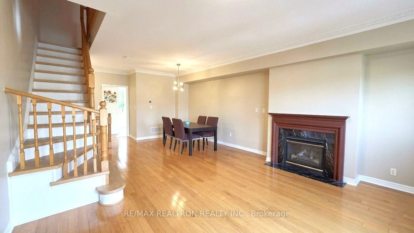 Photo 5 of 17 Carnation Road, Markham, Commerce Valley — HOMEH
