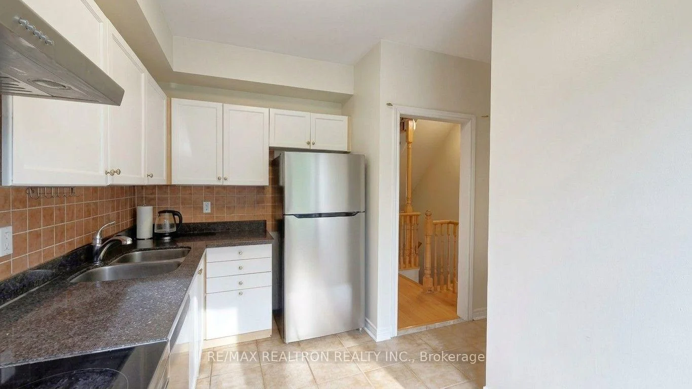 Photo 6 of 17 Carnation Road, Markham, Commerce Valley — HOMEH
