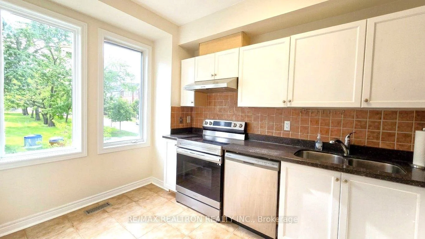 Photo 8 of 17 Carnation Road, Markham, Commerce Valley — HOMEH