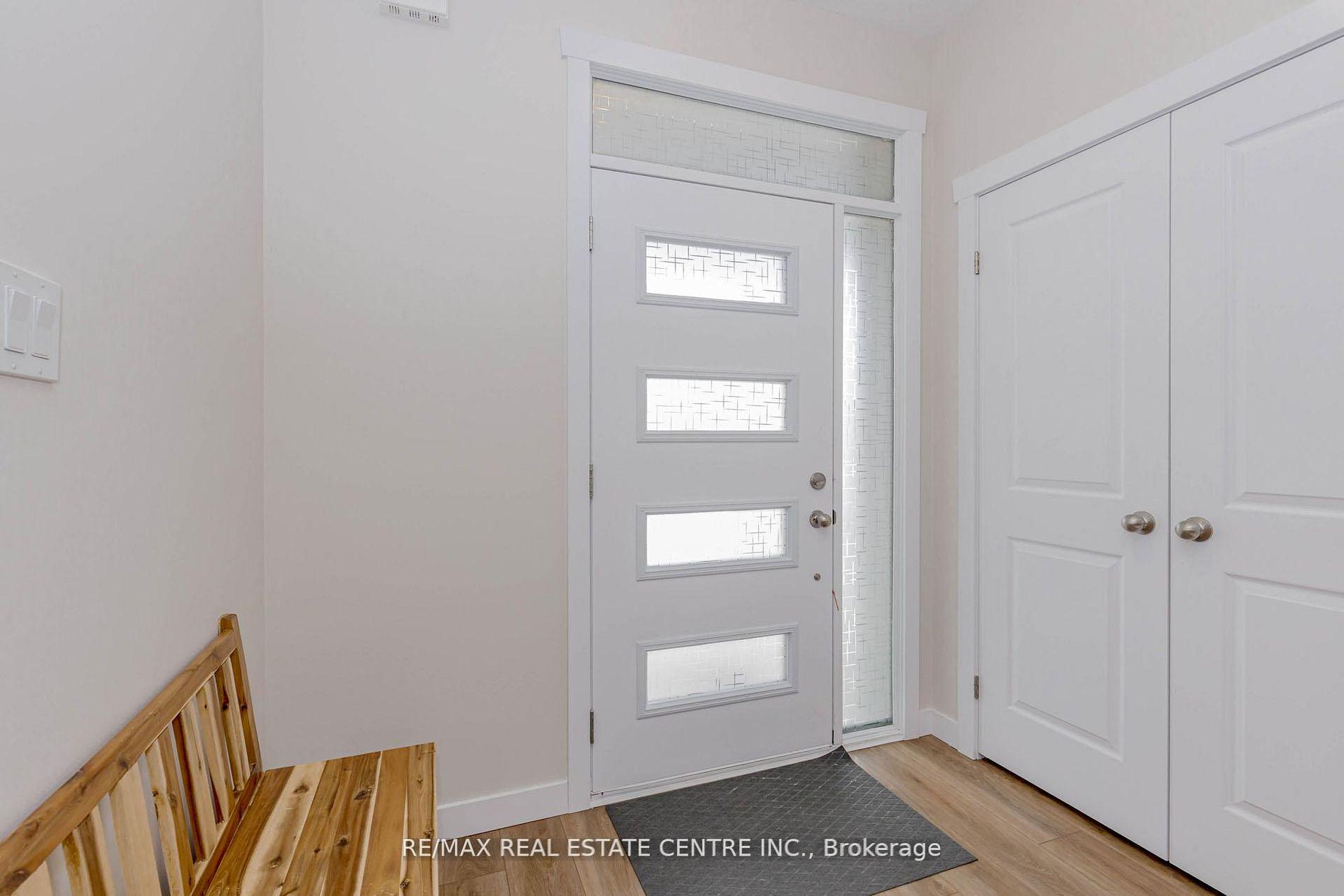 Photo 5 of 8 Moon Crescent, Cambridge, Westview — HOMEH