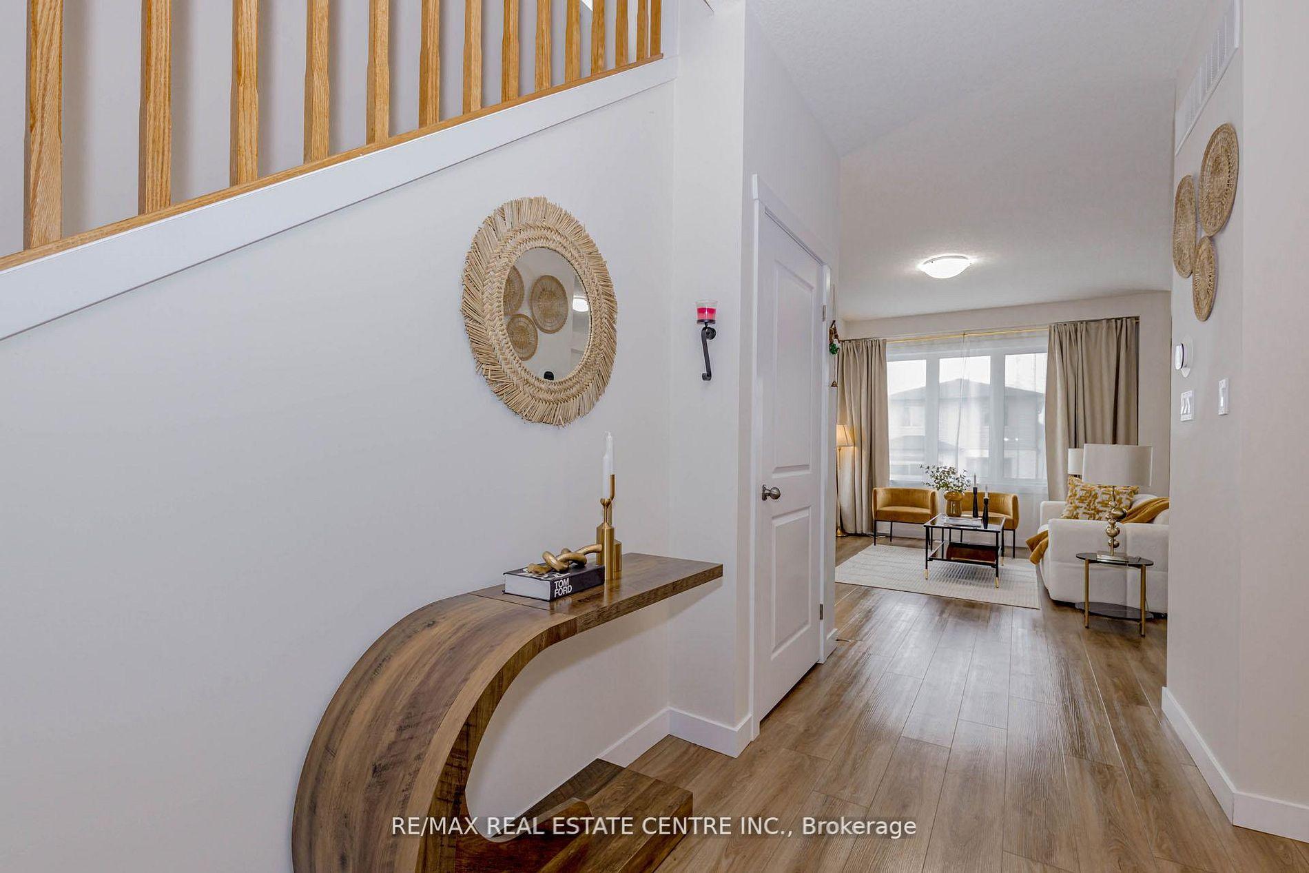 Photo 6 of 8 Moon Crescent, Cambridge, Westview — HOMEH