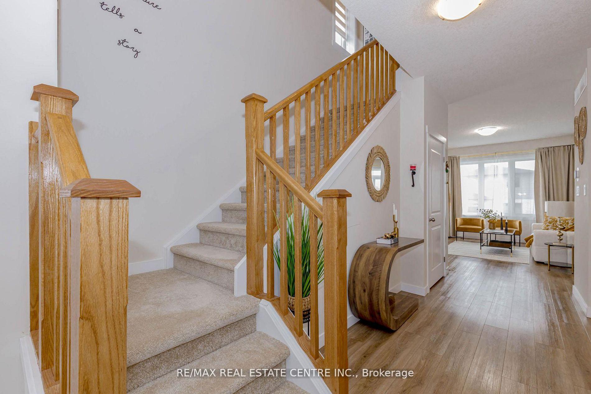 Photo 7 of 8 Moon Crescent, Cambridge, Westview — HOMEH