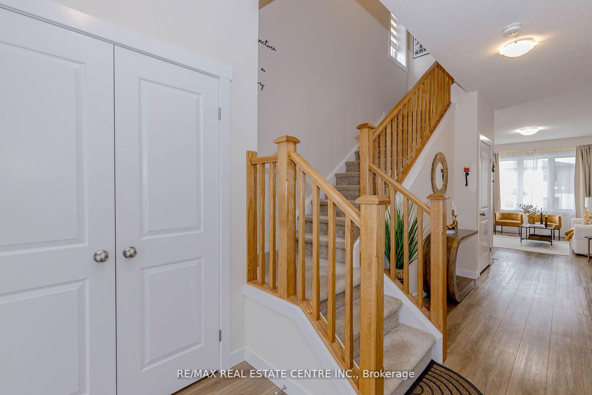 Photo 8 of 8 Moon Crescent, Cambridge, Westview — HOMEH