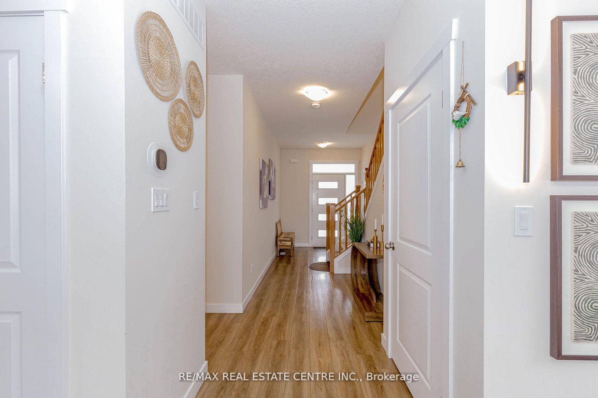 Photo 10 of 8 Moon Crescent, Cambridge, Westview — HOMEH