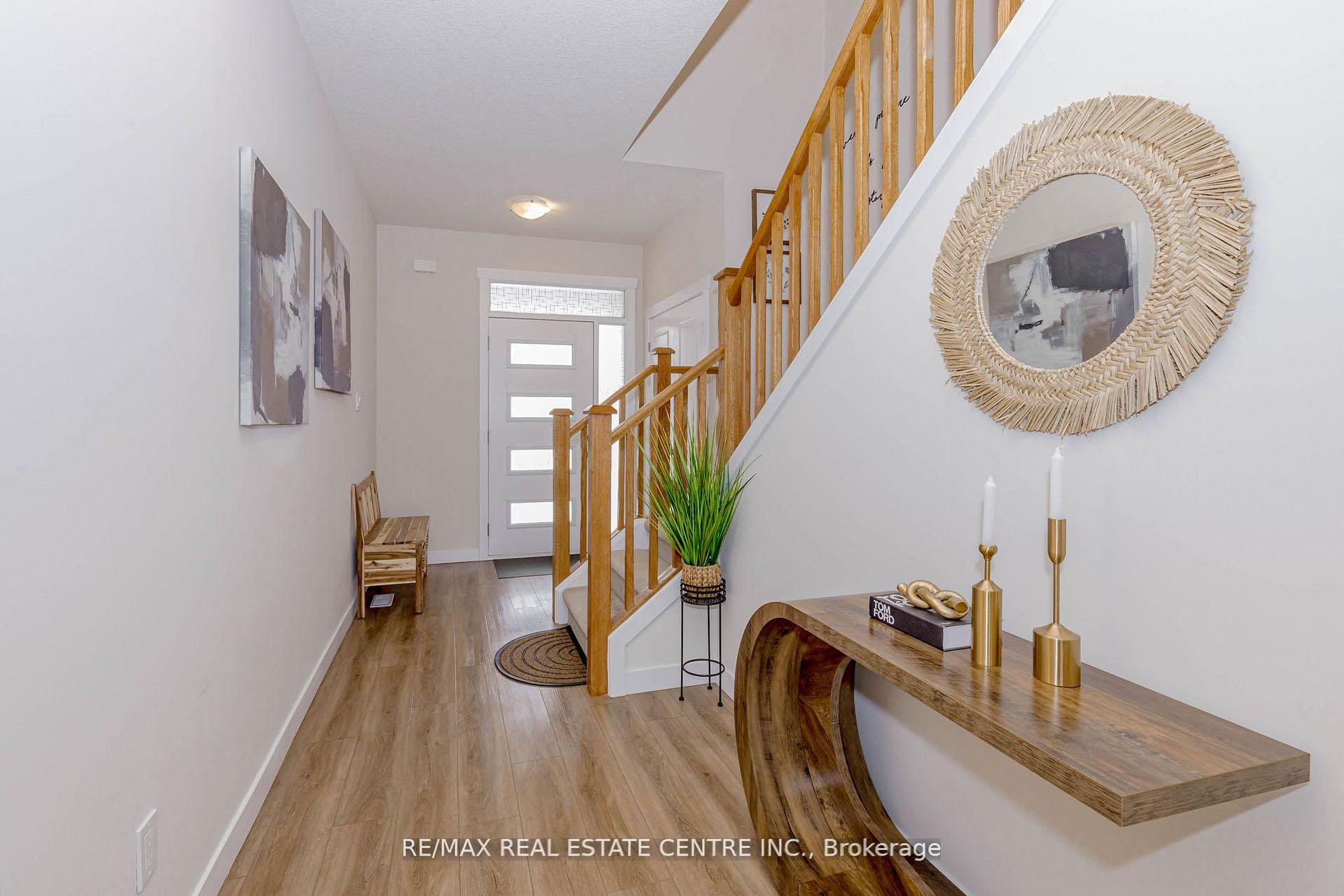 Photo 11 of 8 Moon Crescent, Cambridge, Westview — HOMEH