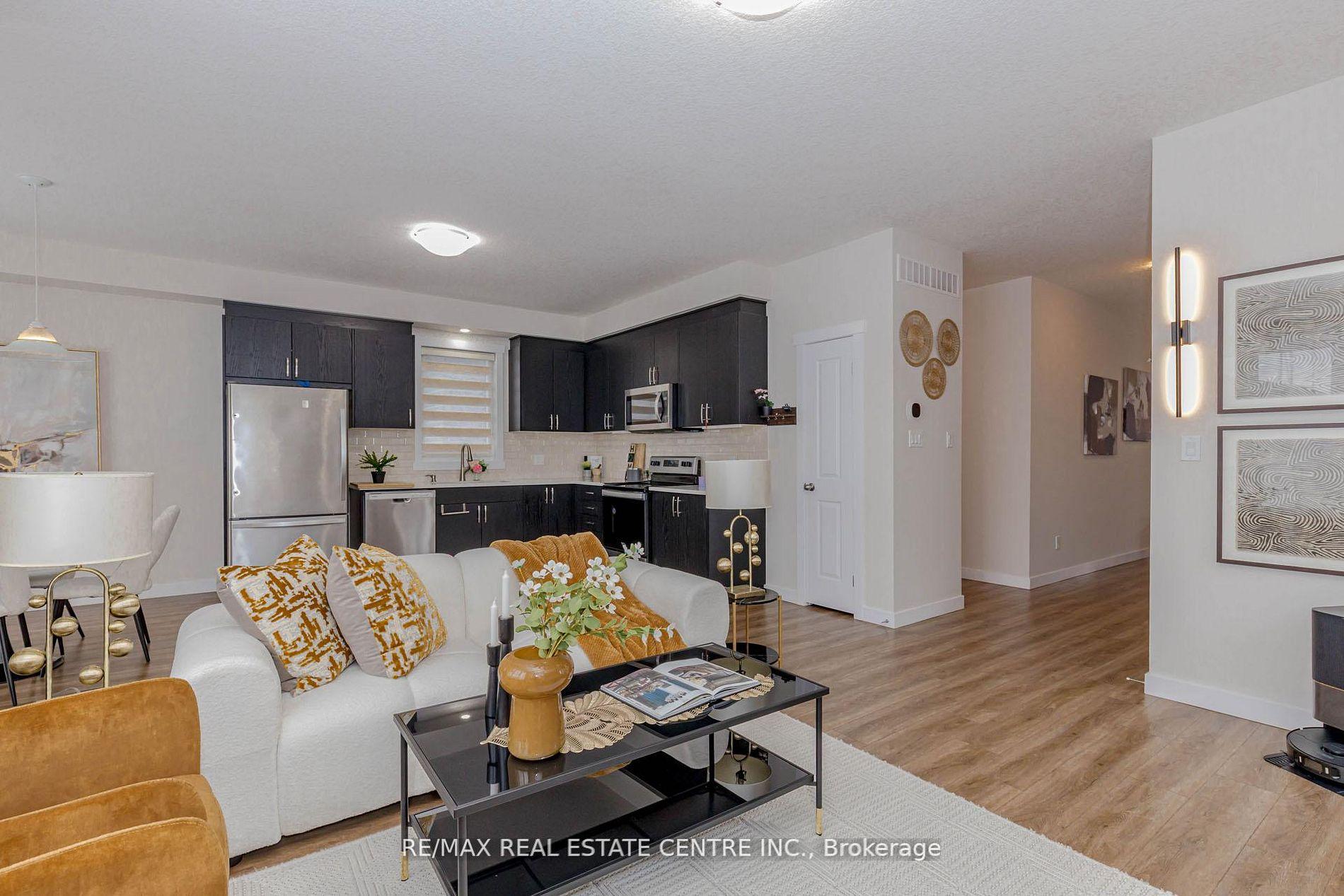 Photo 12 of 8 Moon Crescent, Cambridge, Westview — HOMEH