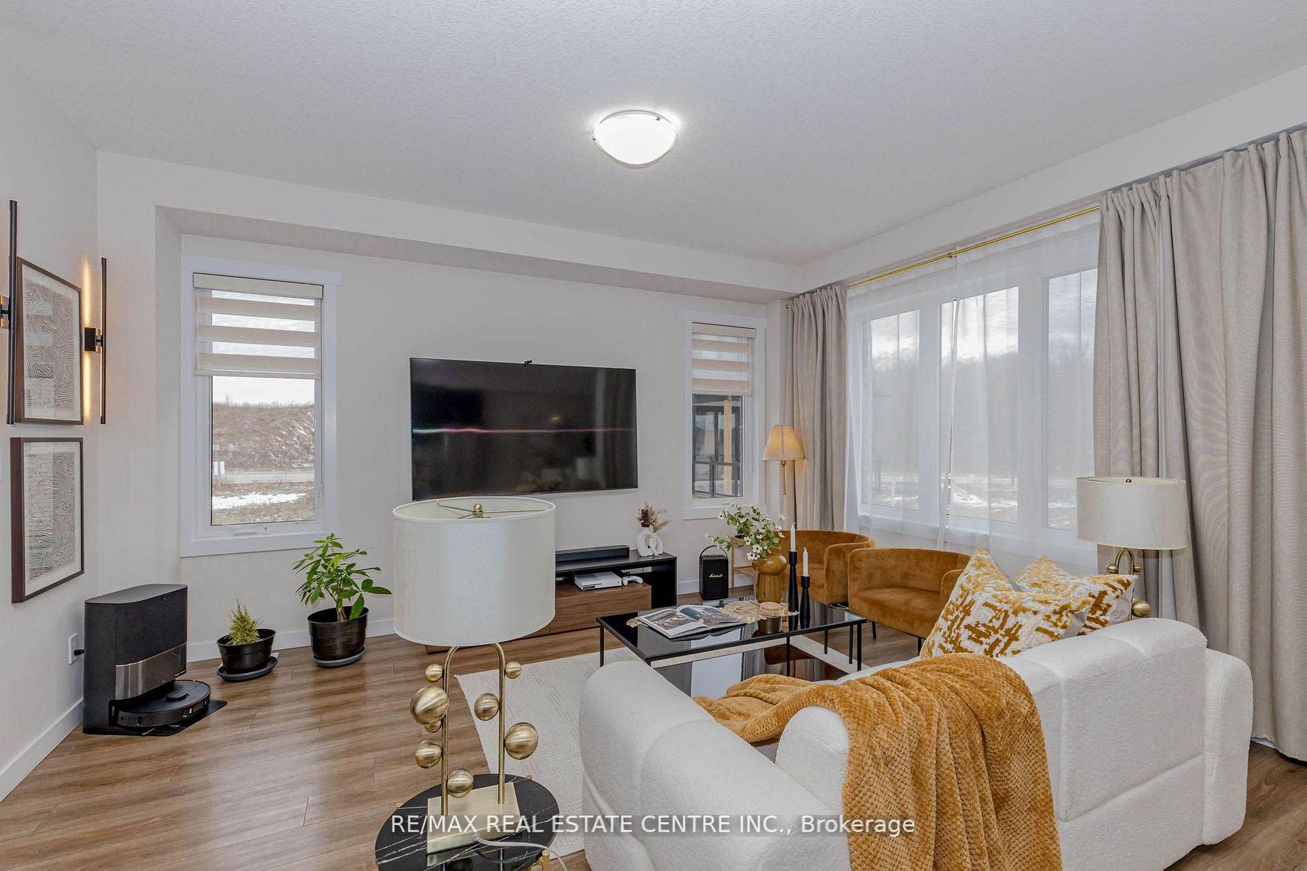Photo 14 of 8 Moon Crescent, Cambridge, Westview — HOMEH
