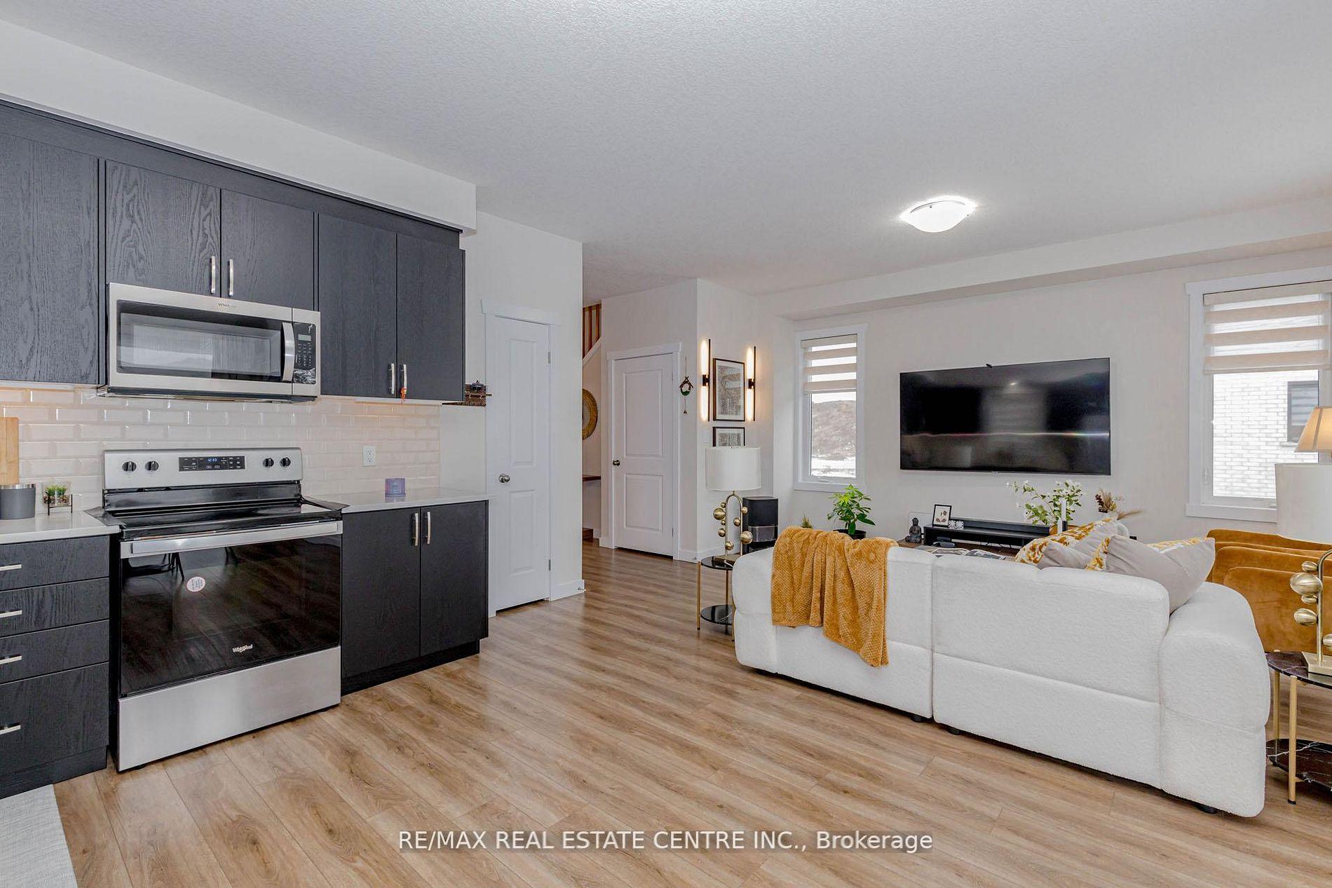 Photo 19 of 8 Moon Crescent, Cambridge, Westview — HOMEH