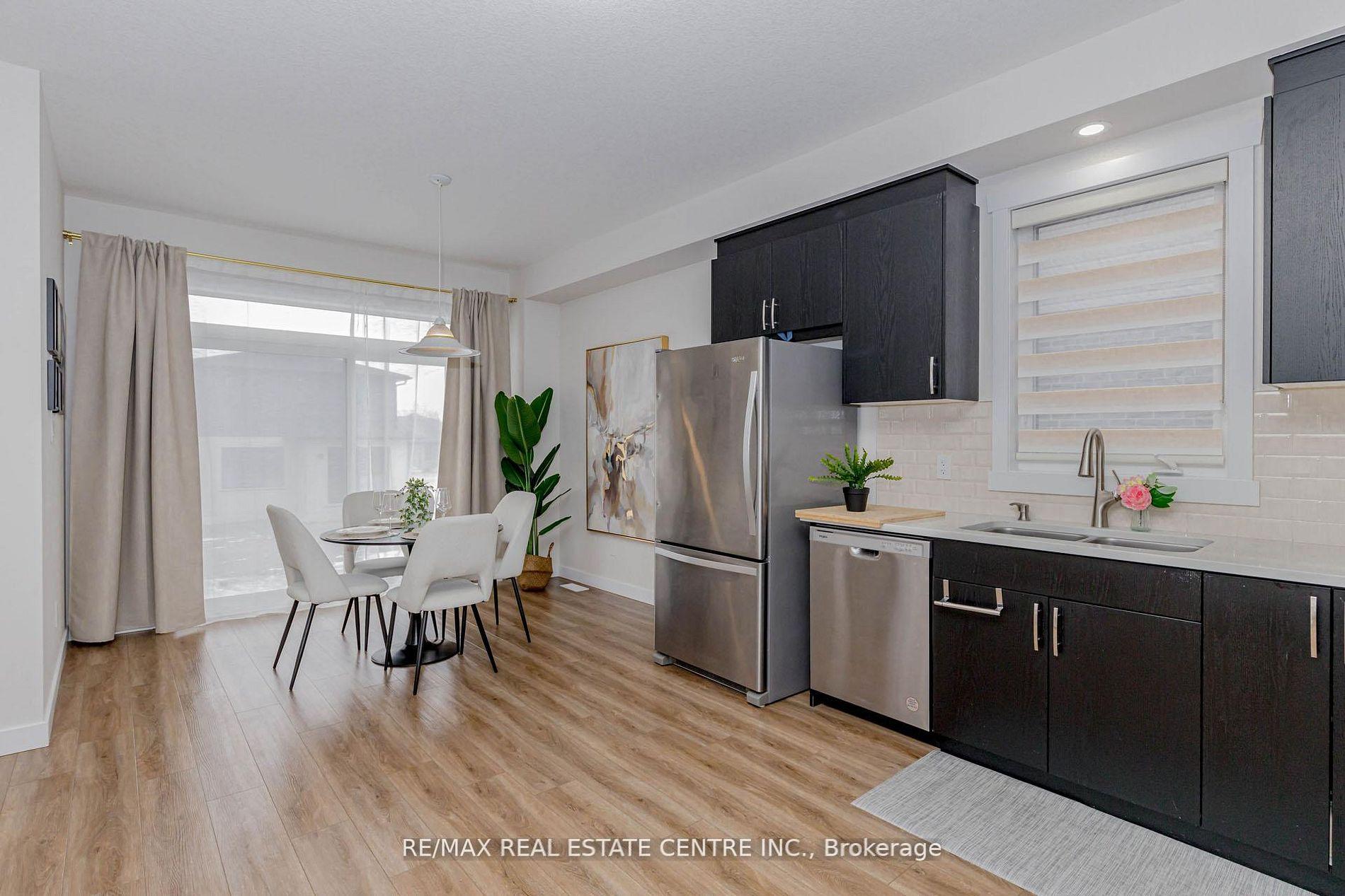Photo 20 of 8 Moon Crescent, Cambridge, Westview — HOMEH