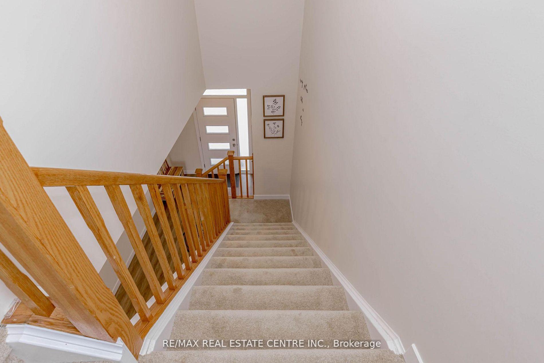 Photo 21 of 8 Moon Crescent, Cambridge, Westview — HOMEH