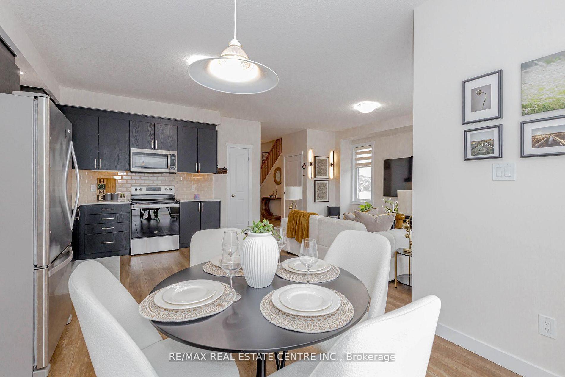 Photo 23 of 8 Moon Crescent, Cambridge, Westview — HOMEH