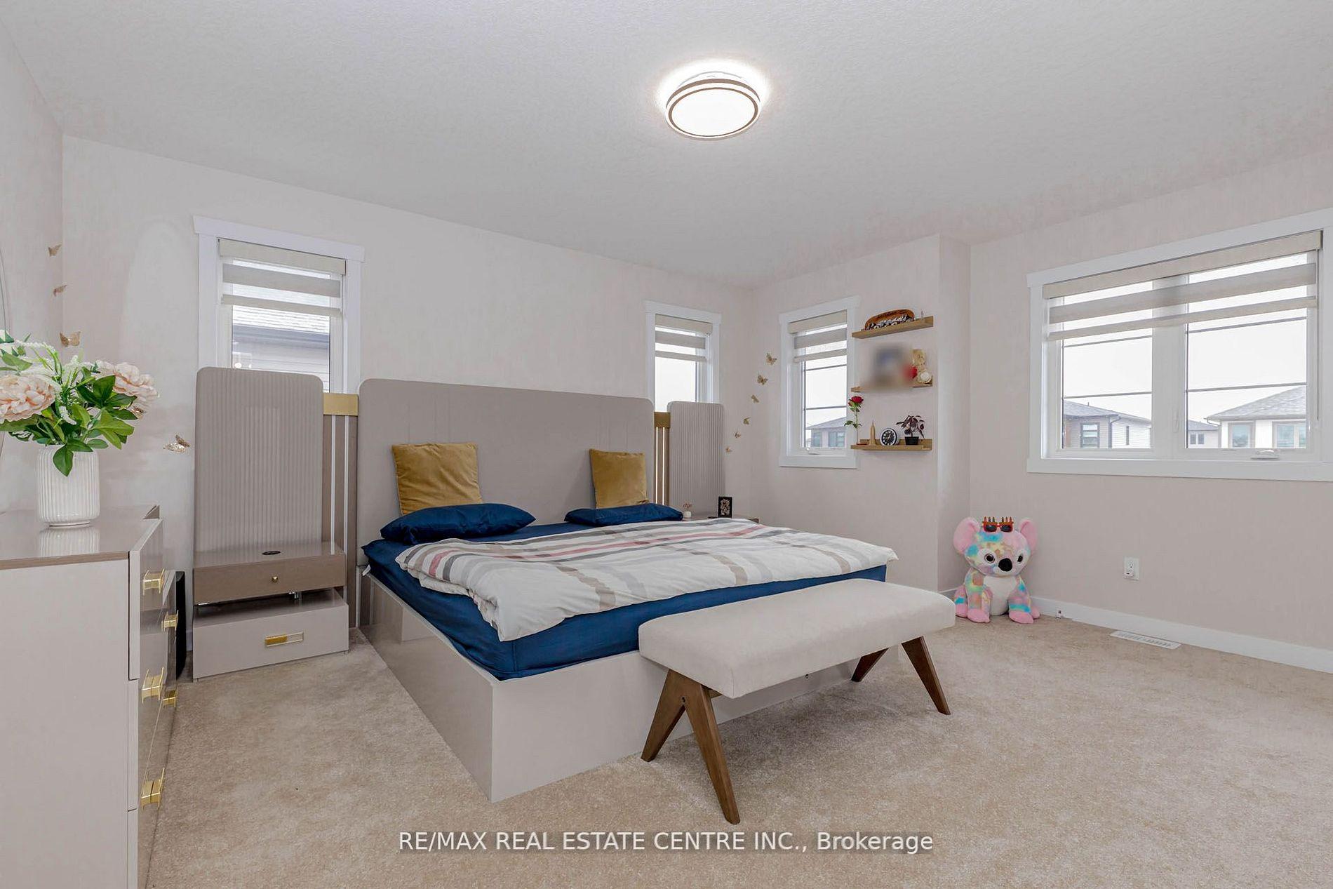 Photo 24 of 8 Moon Crescent, Cambridge, Westview — HOMEH