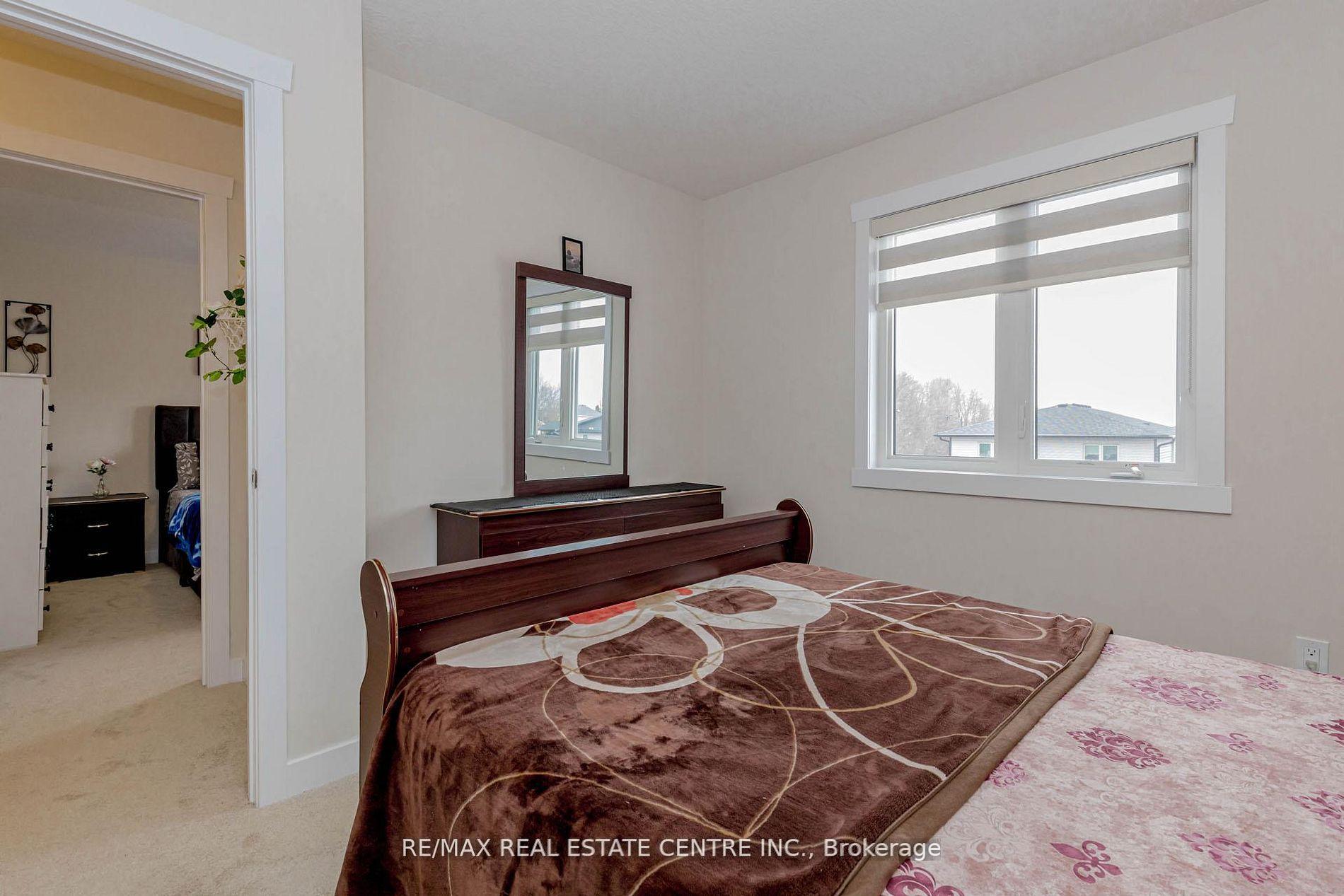 Photo 27 of 8 Moon Crescent, Cambridge, Westview — HOMEH