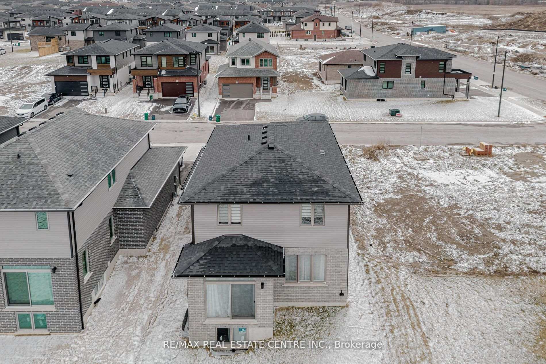 Photo 38 of 8 Moon Crescent, Cambridge, Westview — HOMEH