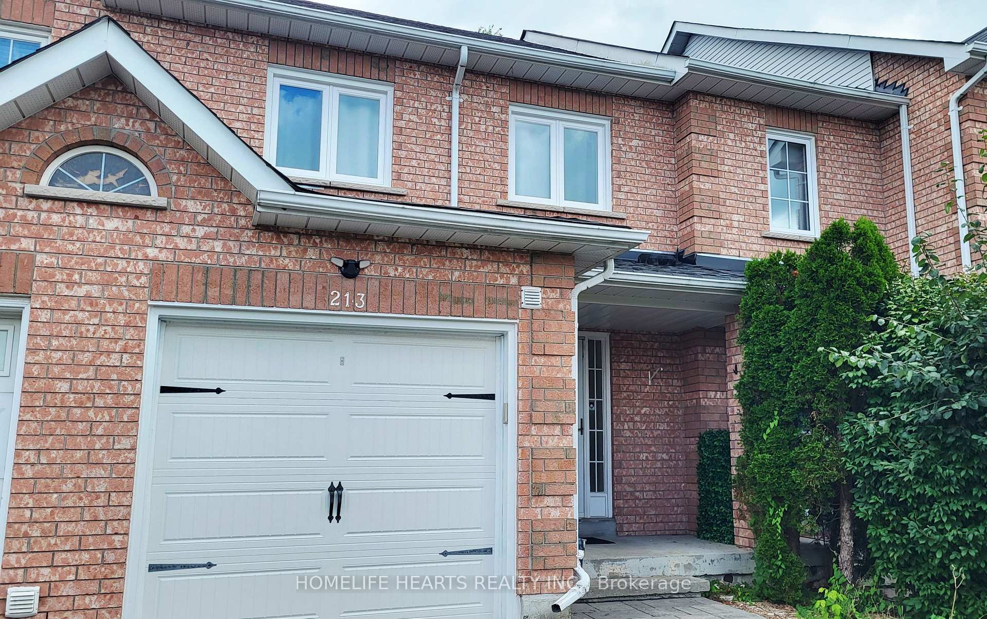Photo 2 of 213 Park Drive, Whitchurch-Stouffville, Stouffville — HOMEH