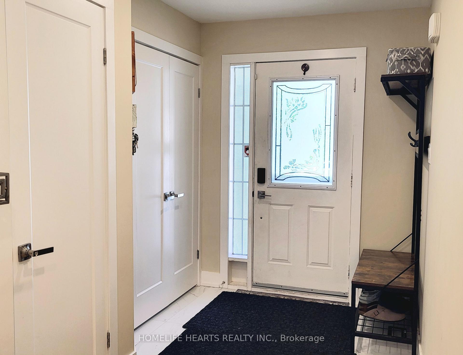 Photo 4 of 213 Park Drive, Whitchurch-Stouffville, Stouffville — HOMEH