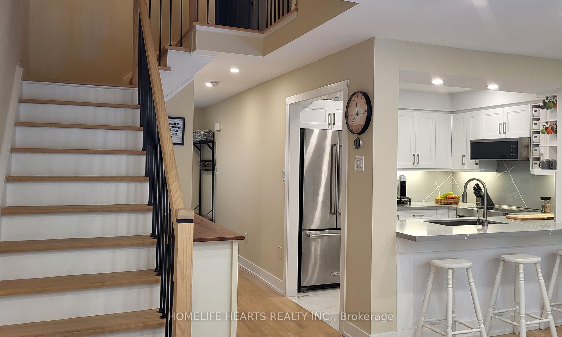 Photo 6 of 213 Park Drive, Whitchurch-Stouffville, Stouffville — HOMEH