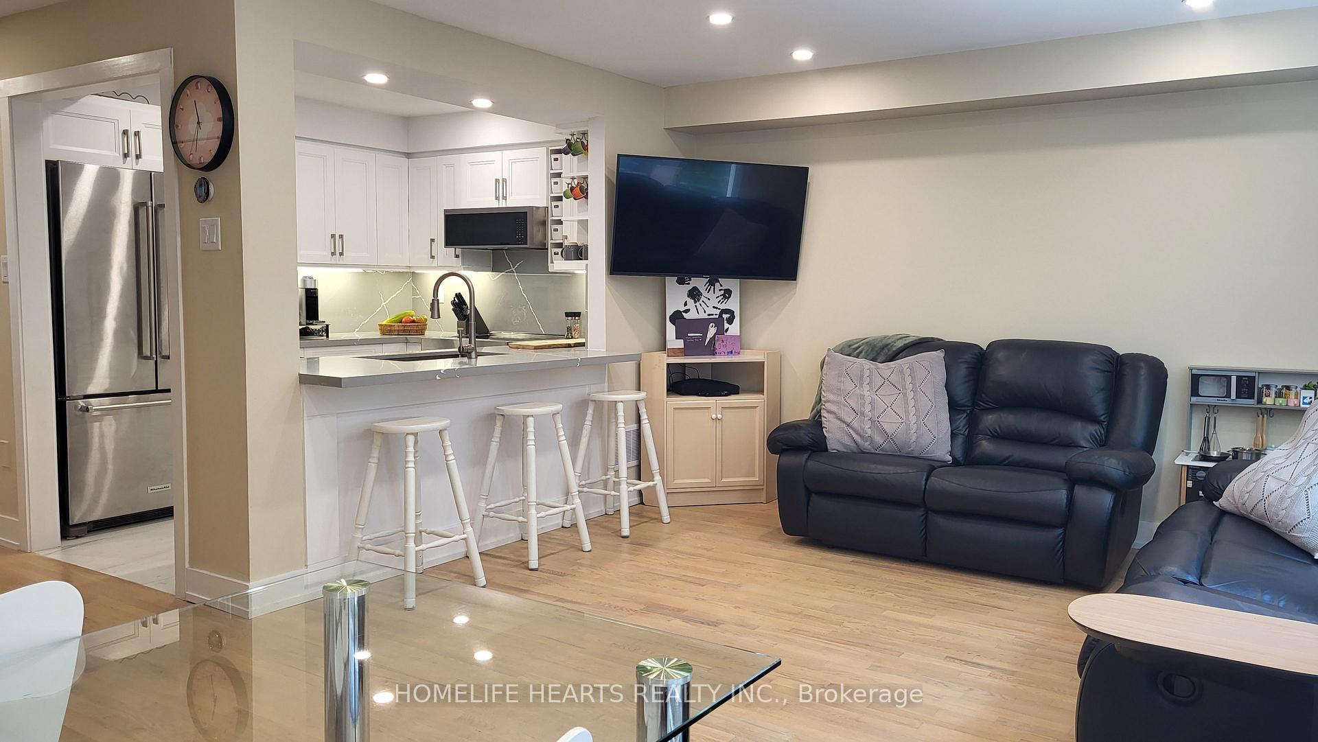 Photo 7 of 213 Park Drive, Whitchurch-Stouffville, Stouffville — HOMEH