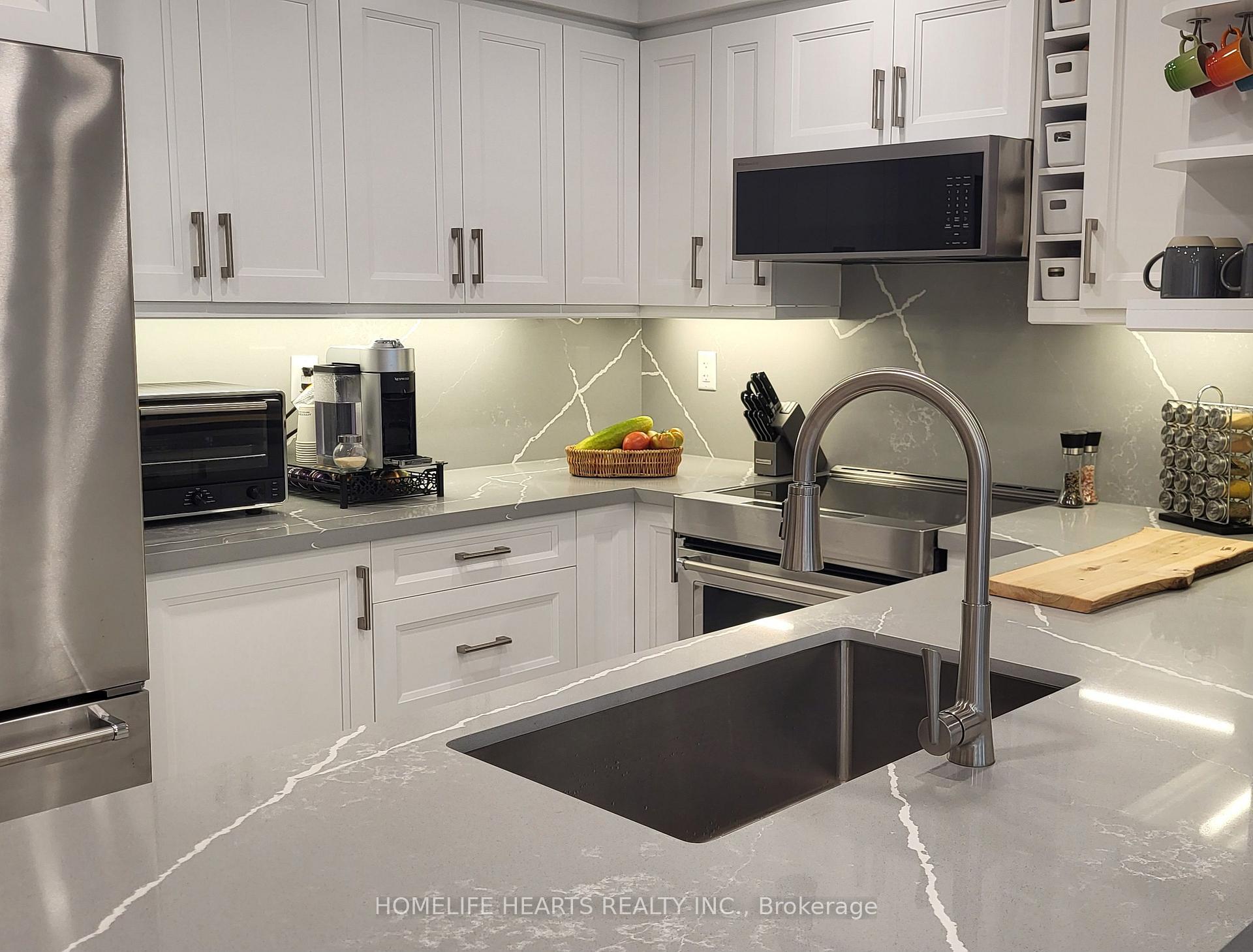 Photo 8 of 213 Park Drive, Whitchurch-Stouffville, Stouffville — HOMEH