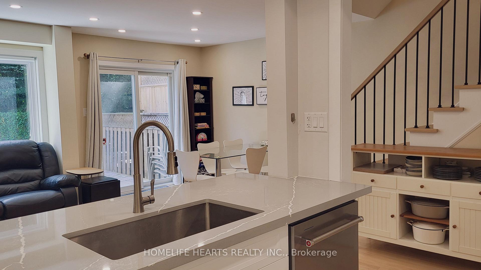 Photo 11 of 213 Park Drive, Whitchurch-Stouffville, Stouffville — HOMEH
