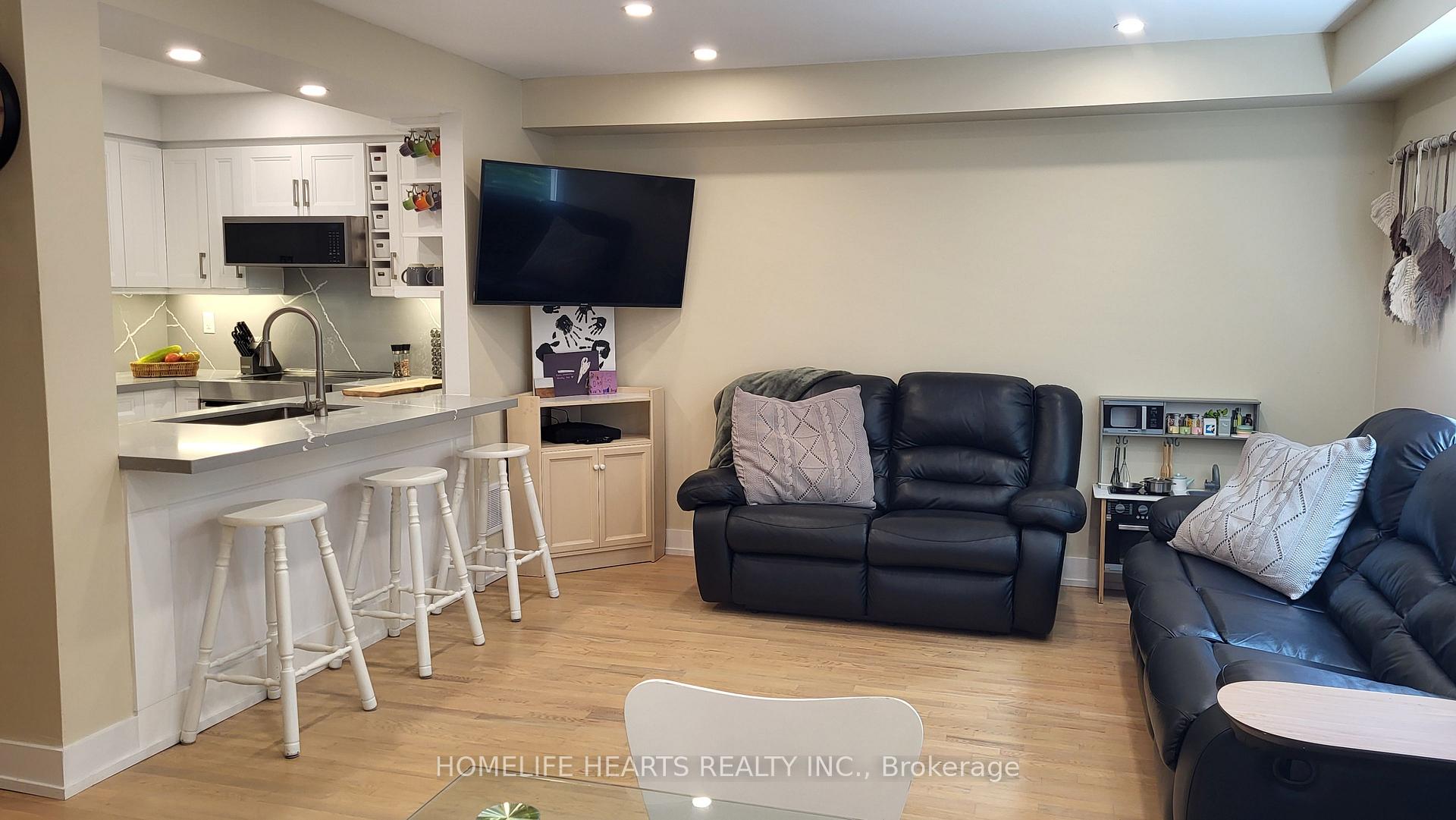 Photo 14 of 213 Park Drive, Whitchurch-Stouffville, Stouffville — HOMEH