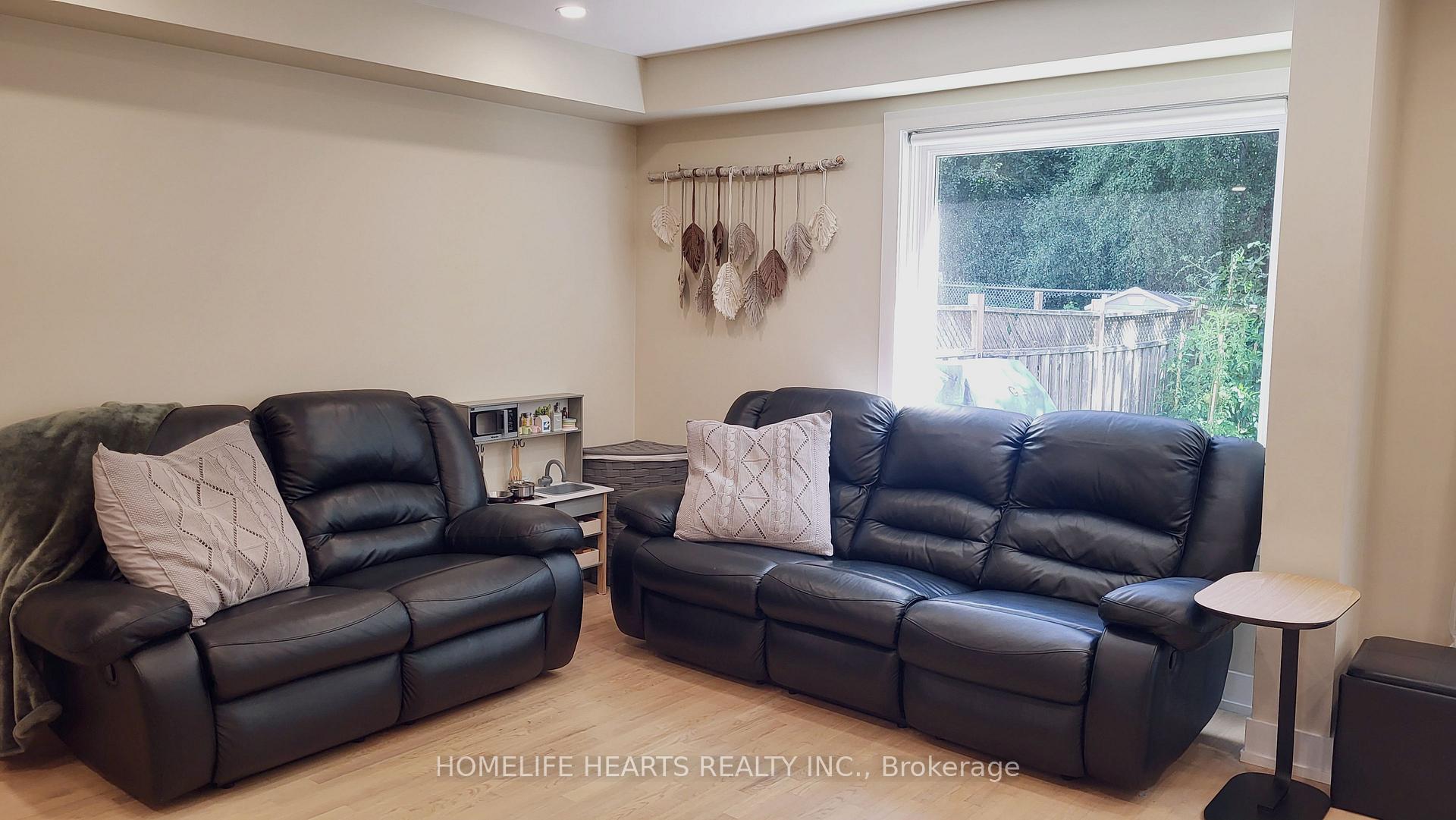 Photo 15 of 213 Park Drive, Whitchurch-Stouffville, Stouffville — HOMEH