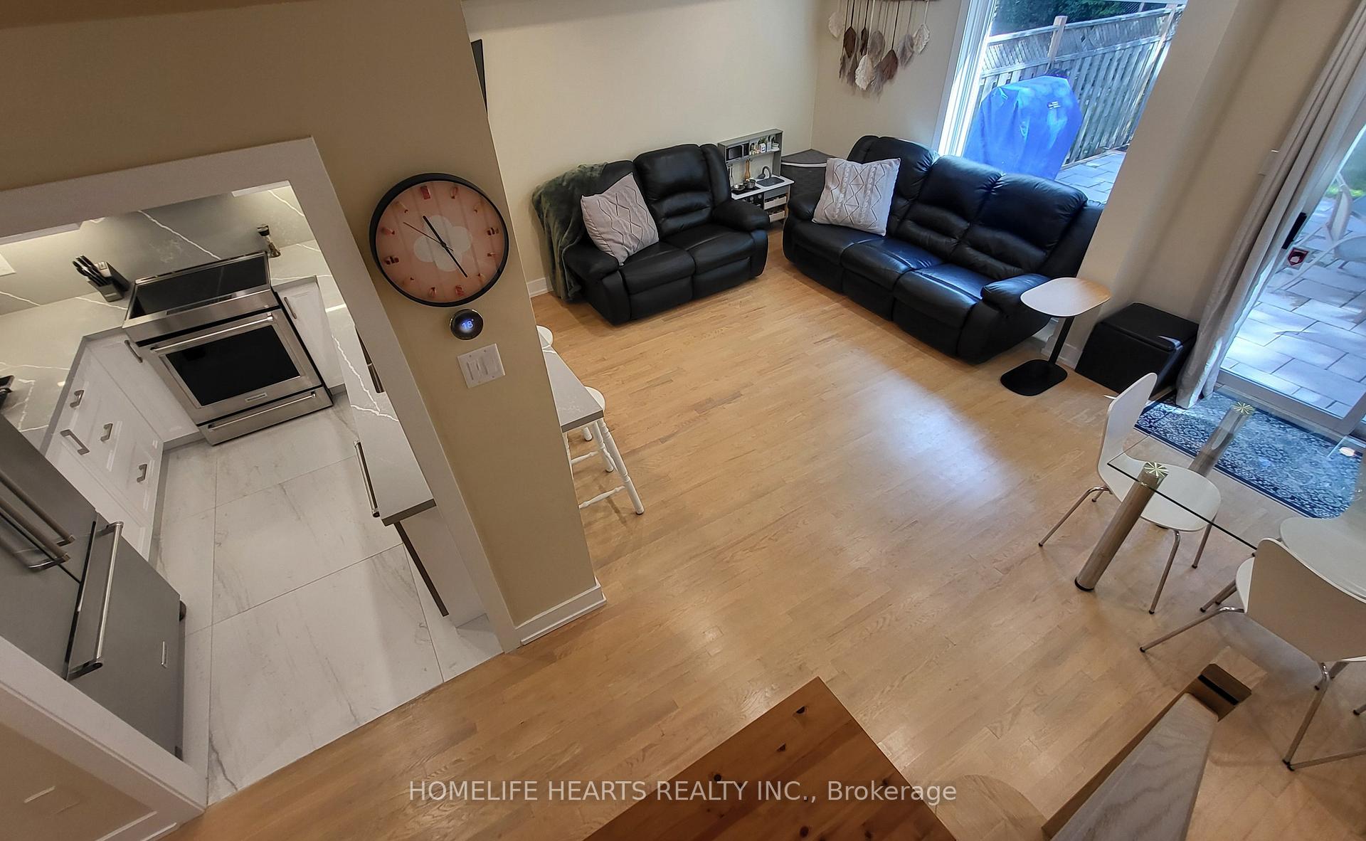 Photo 17 of 213 Park Drive, Whitchurch-Stouffville, Stouffville — HOMEH