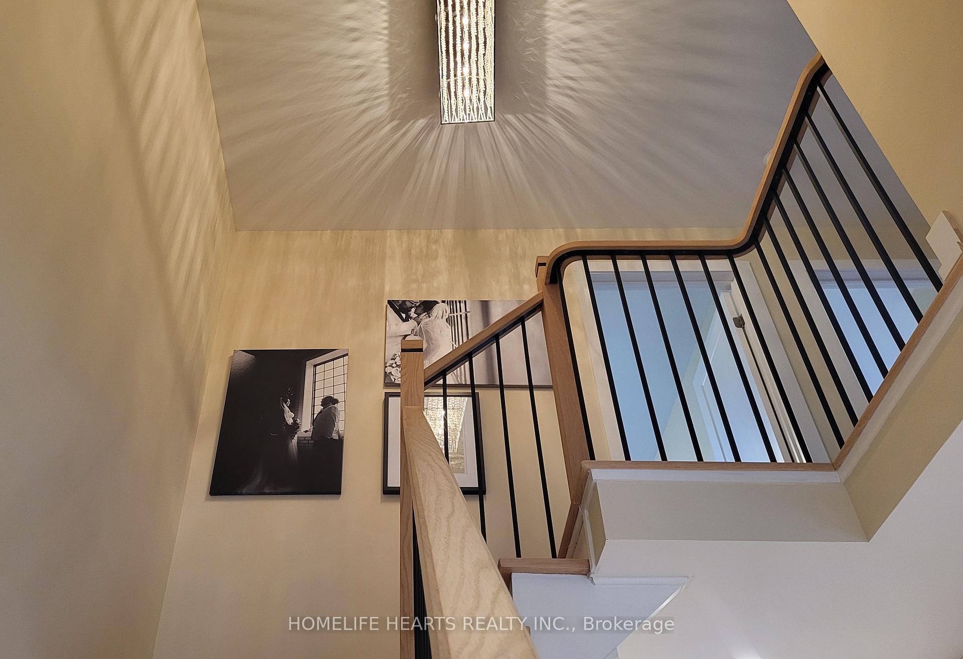 Photo 18 of 213 Park Drive, Whitchurch-Stouffville, Stouffville — HOMEH